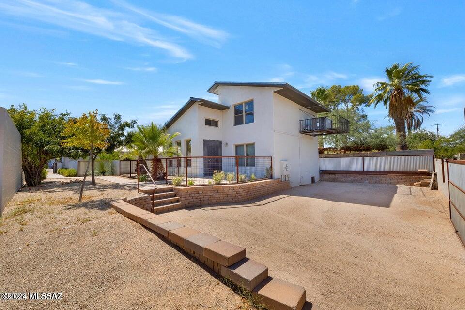 Incredible 2 Story 2 Br 2 Ba home with behind gated driveway. Just like the Icehouse Lofts but a PRIVATE HOME privacy abounds with up-to-date interior! Plenty of parking, Central AC and all appliances included. Water and Gas paid for by Landlord Tenant pays Electric only!