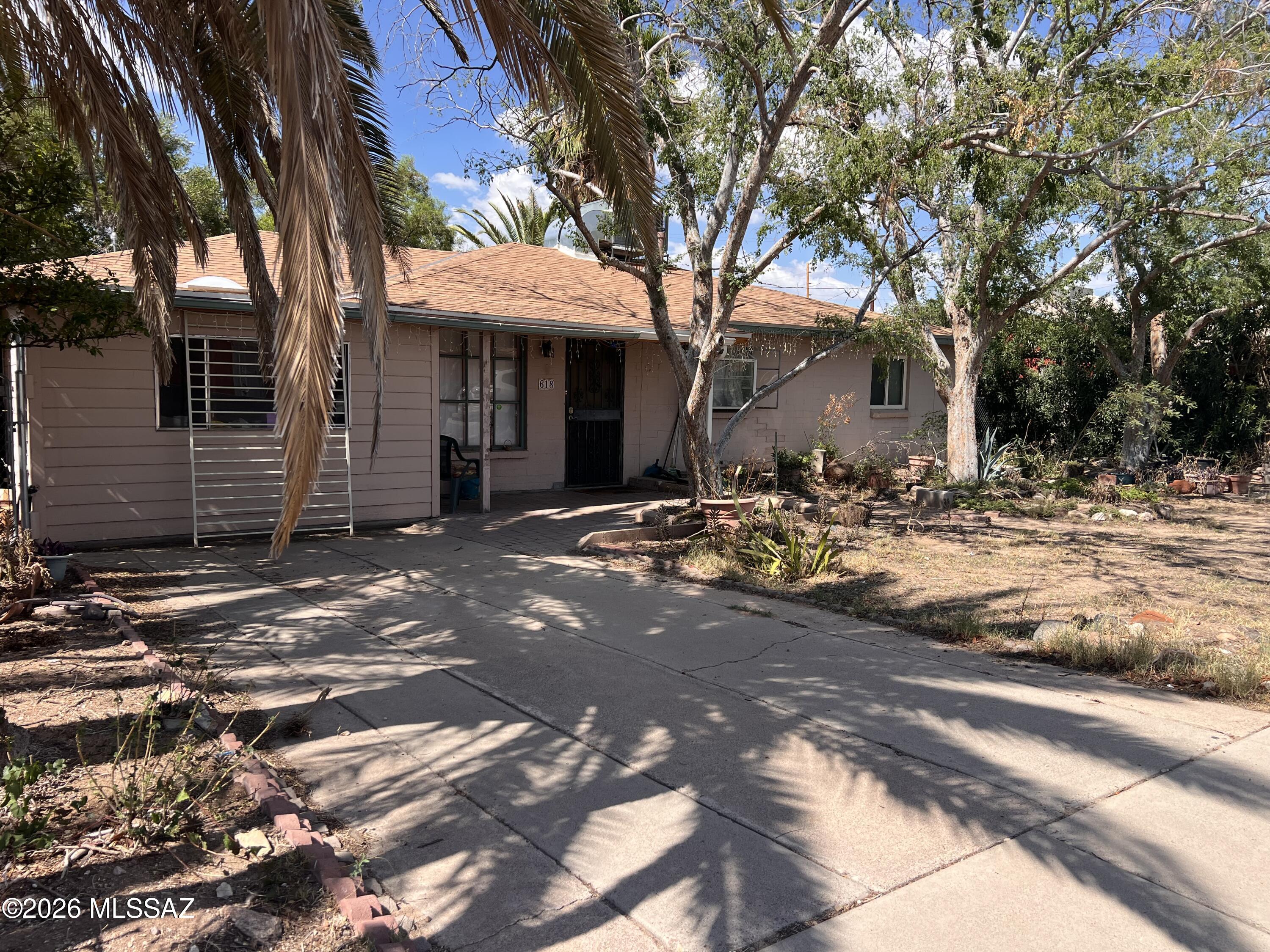 Opportunity awaits with this 3-bedroom, 2-bath home featuring a desirable split floor plan and a spacious yard. This fixer-upper is ready for its next owner to bring their vision and personal touches to life. With plenty of potential to update and make it your own, this property is an excellent opportunity for homeowners or investors alike.