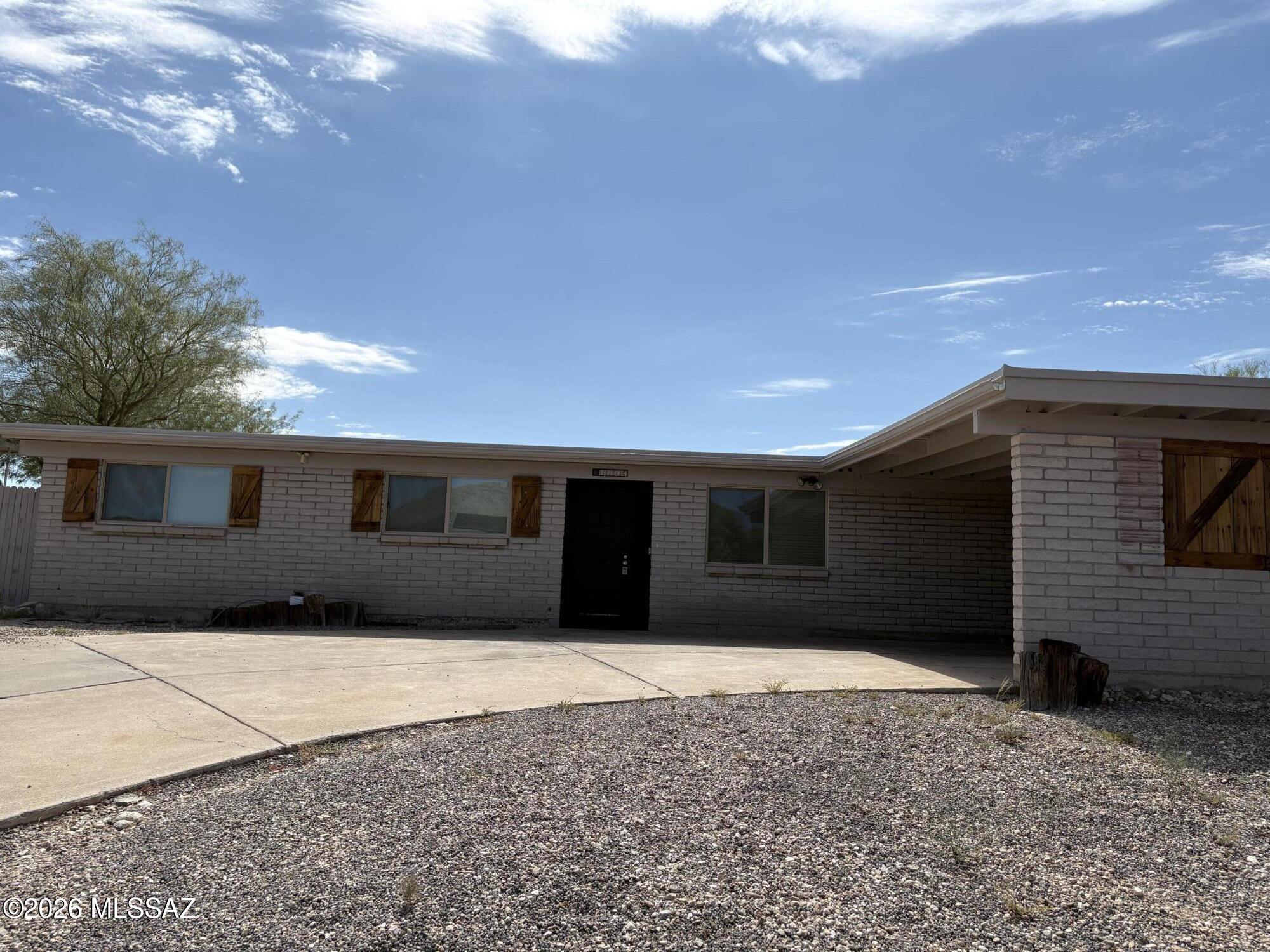 Rental has fabulous concrete floors and is open and bright  Remodeled modern kitchen   Walk in shower in master bath  Roof has extra insulation to help with electric bills  Lovely quiet eastside location
