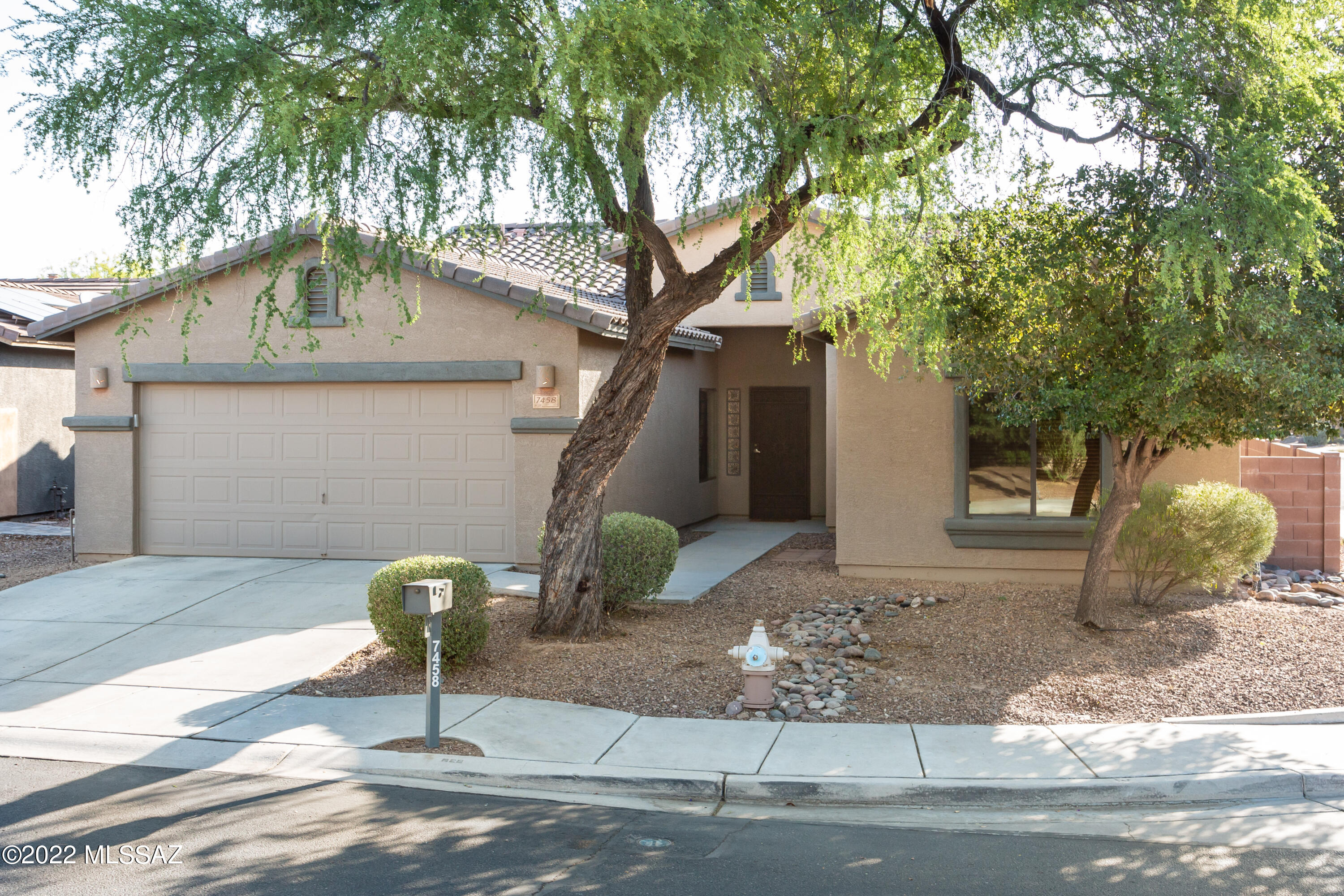 Beautiful 4bdr/2ba w/Bonus Room in Continental Reserve!
Kitchen features new stainless steel refrigerator, gas stove, pantry, eat-in nook overlooks backyard.
Spacious Greatroom, Formal Dining Room, Primary Bedroom w/ensuite offers garden tub, dual vanity and walk-in shower.
Tucson outdoor living at it's best this backyard has covered patio, fireplace and built-in grill.
Tenant Occupied until 06/30/2026