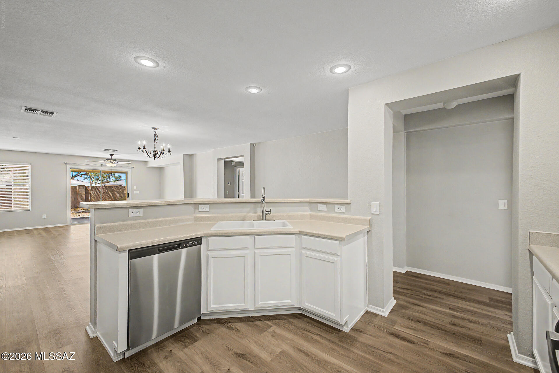 Black Horse (1-411) - Residential