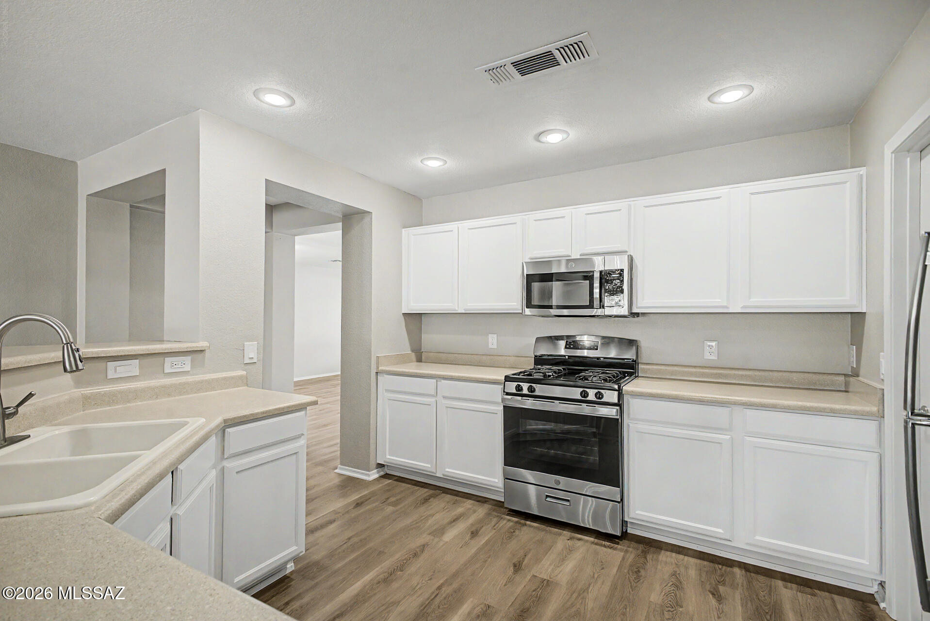 Black Horse (1-411) - Residential
