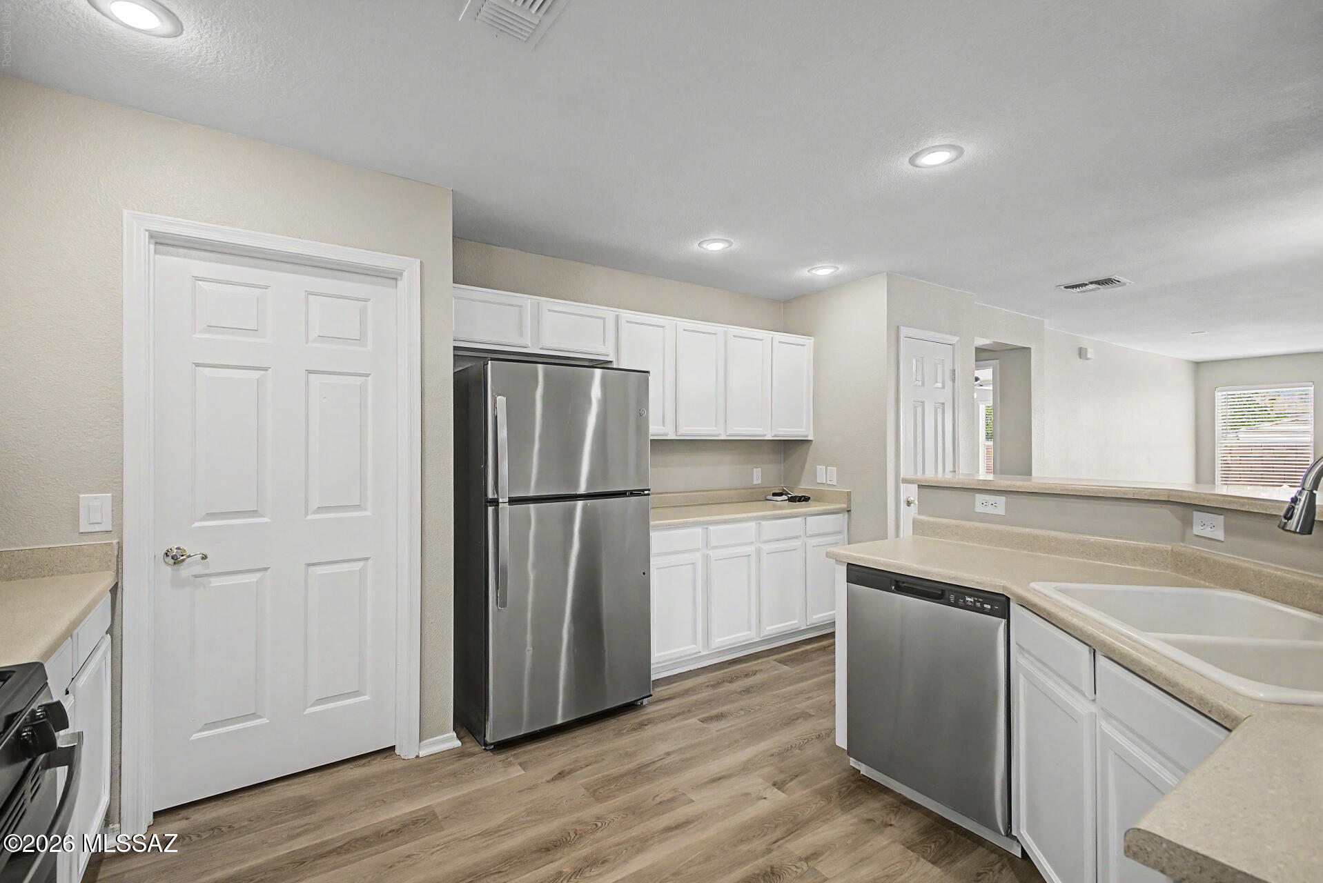 Black Horse (1-411) - Residential