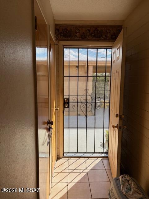 Central Tucson upstairs 1 bed 1 bath coop unit.   Carpets just cleaned. New locks on front doors. Monthly fee includes property taxes, water, sewer, trash, roof, pest control, exterior, pool and more. It is a few blocks from Reid Park (walking path, golf course, dog park, etc.). Shopping, bus lines and restaurants are a few blocks away. Downtown Tucson and the University of Arizona are a few minutes away. Cash only, no rentals allowed.