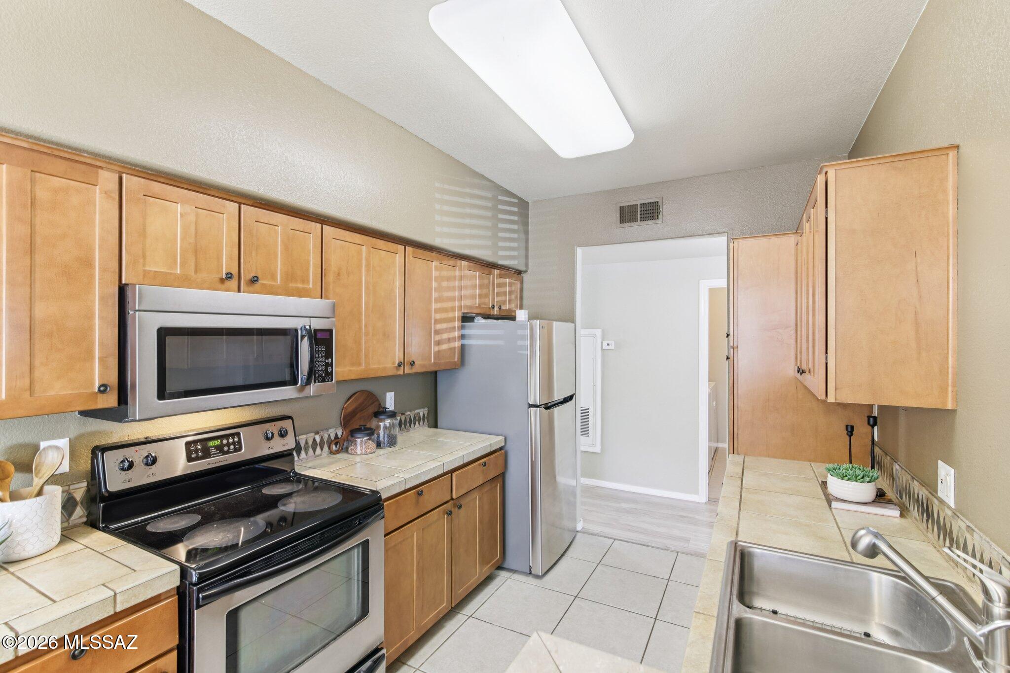 Pinnacle Canyon Condominium - Residential