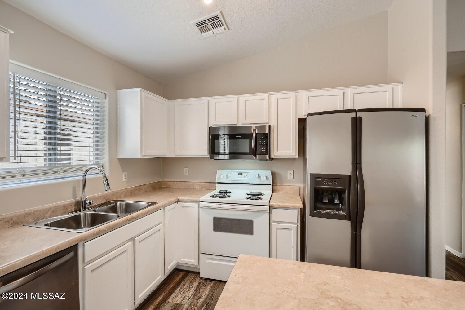 Rancho Del Lago (608-1030) - Residential Lease