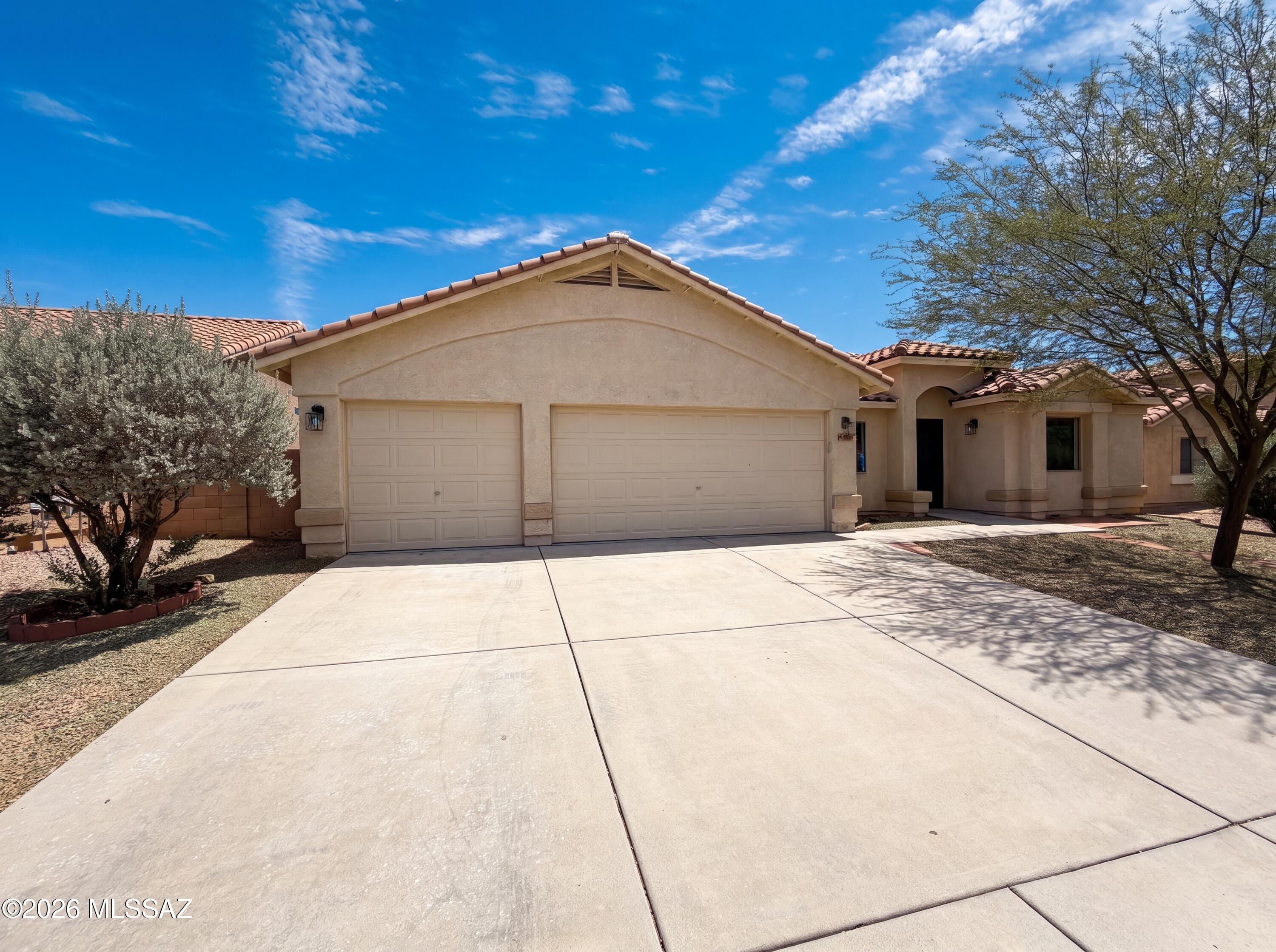 Experience 6461 W Harbin Ridge Way, recently enhanced with fresh interior paint and new flooring throughout. The kitchen includes stainless steel appliances, and the primary bathroom features both double sinks and a separate tub and shower for convenience. A covered patio extends to a fenced in backyard, which contains an in ground pool. This home delivers updated style and refreshing outdoor relaxation.. Included 100-Day Home Warranty with buyer activation