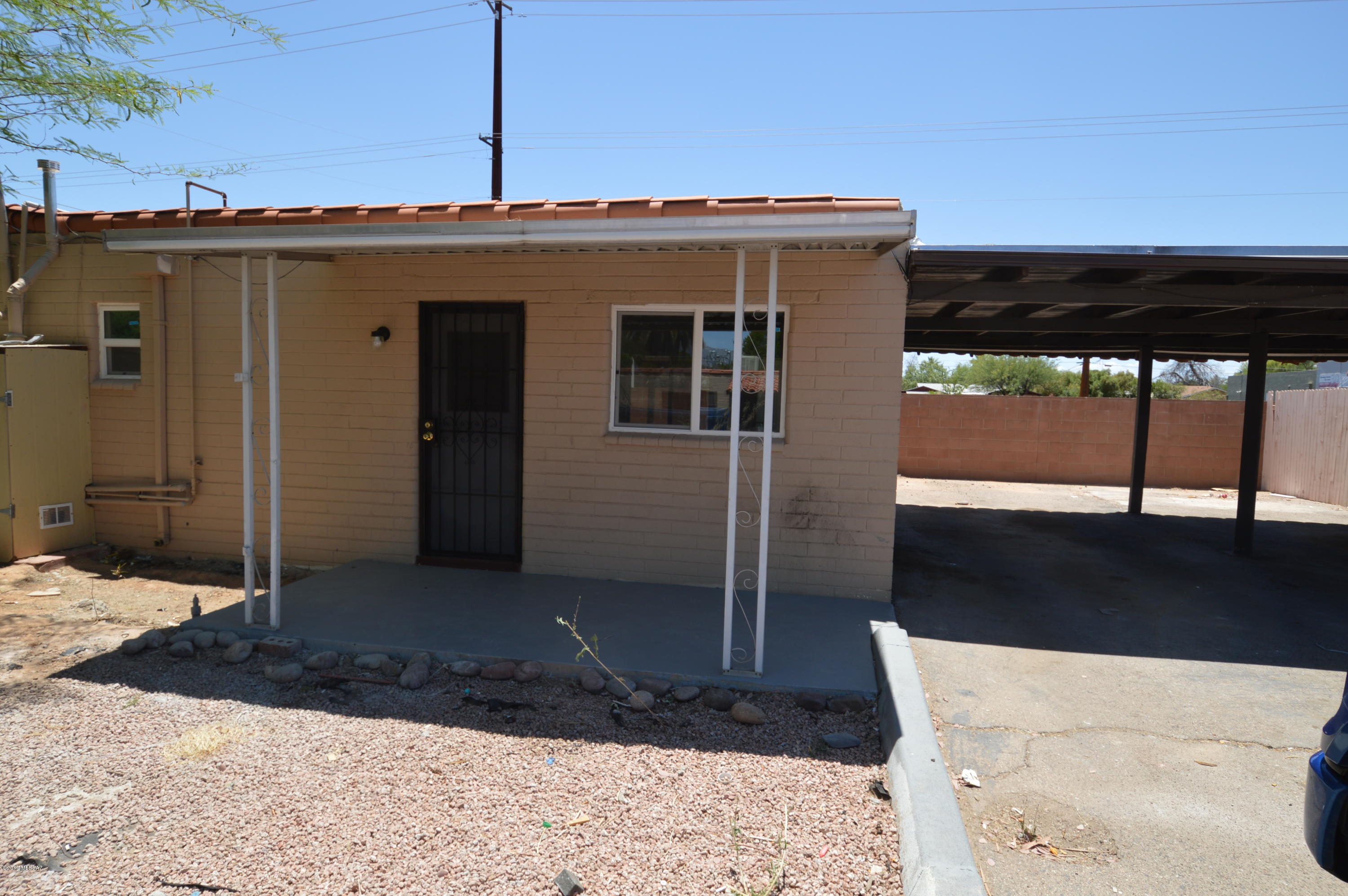 1br in quiet complex! Spacious rooms! Private yard! Nice Flooring! Heat pump, so no more swamp cooling! All at a price that can't be beat! You're going to love this place so CALL TODAY!