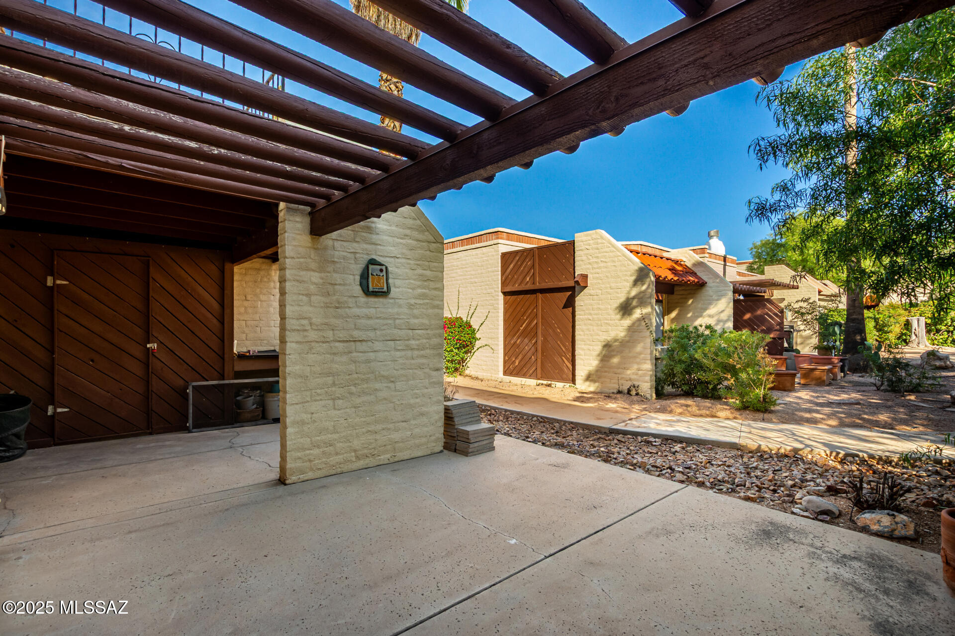 Plaza Mirador (1-28) - Residential