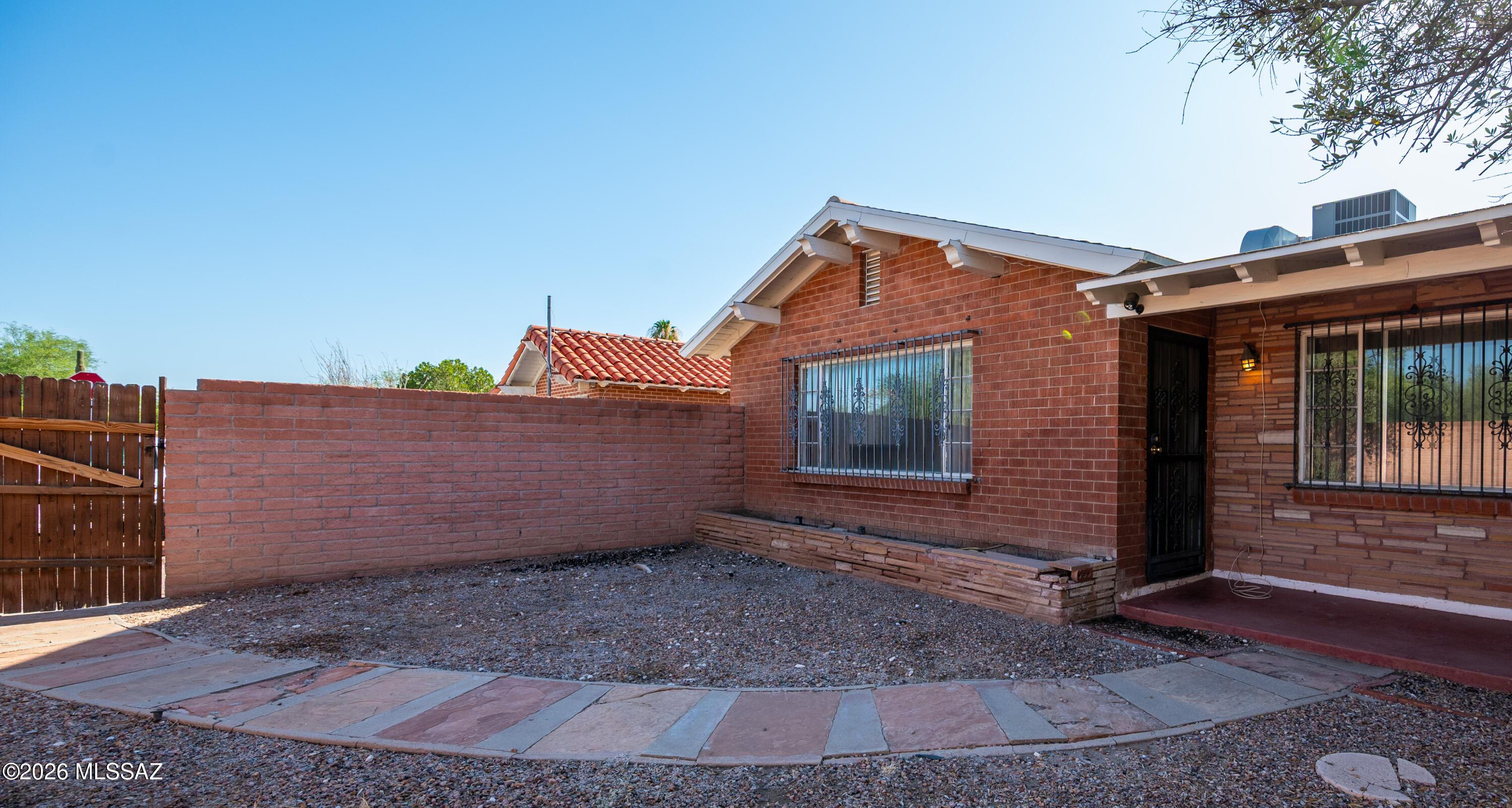 2 Bedroom/1 Bathroom near the U of A! Close to dining & shopping.
Shared carport & shared laundry area.
Water, trash & sewer included. Tenant pays all other utilities. 1yr lease, Security Deposit $1495, Non-refundable Cleaning $200. Pets must be approved, $200/pet.
Call to schedule a showing today!