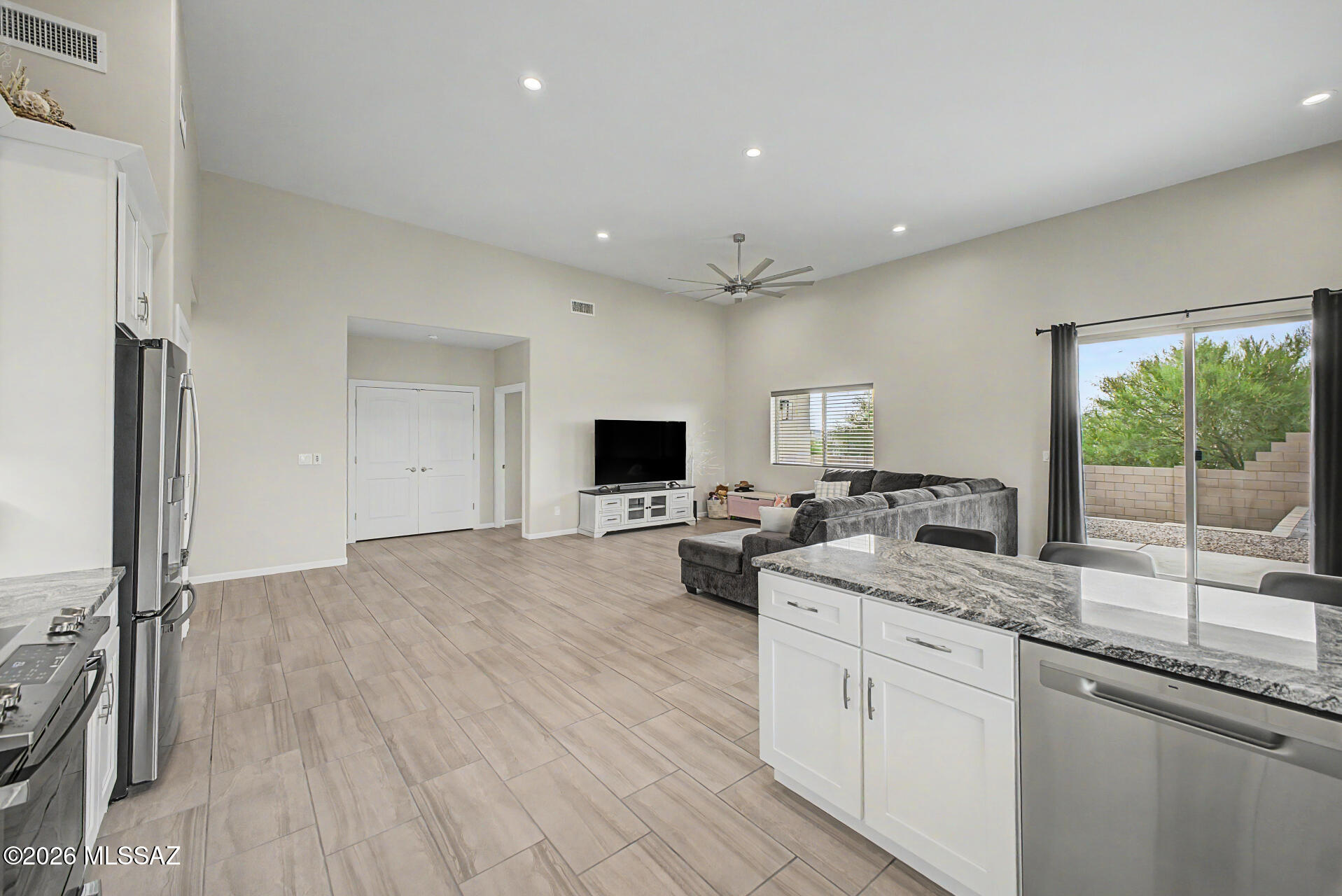 New Tucson Unit NO. 4 (1-203) - Residential Lease
