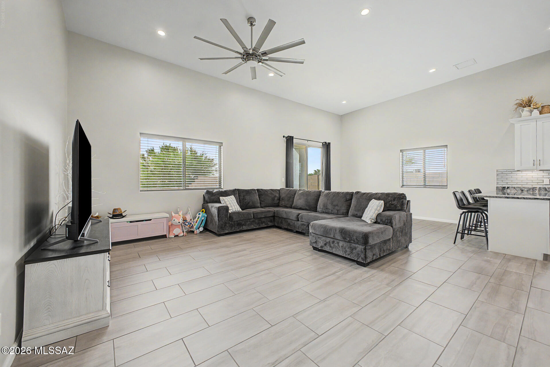 New Tucson Unit NO. 4 (1-203) - Residential Lease
