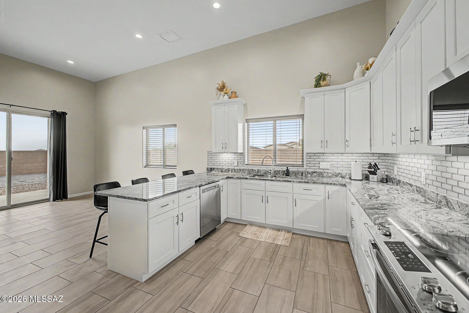 New Tucson Unit NO. 4 (1-203) - Residential Lease