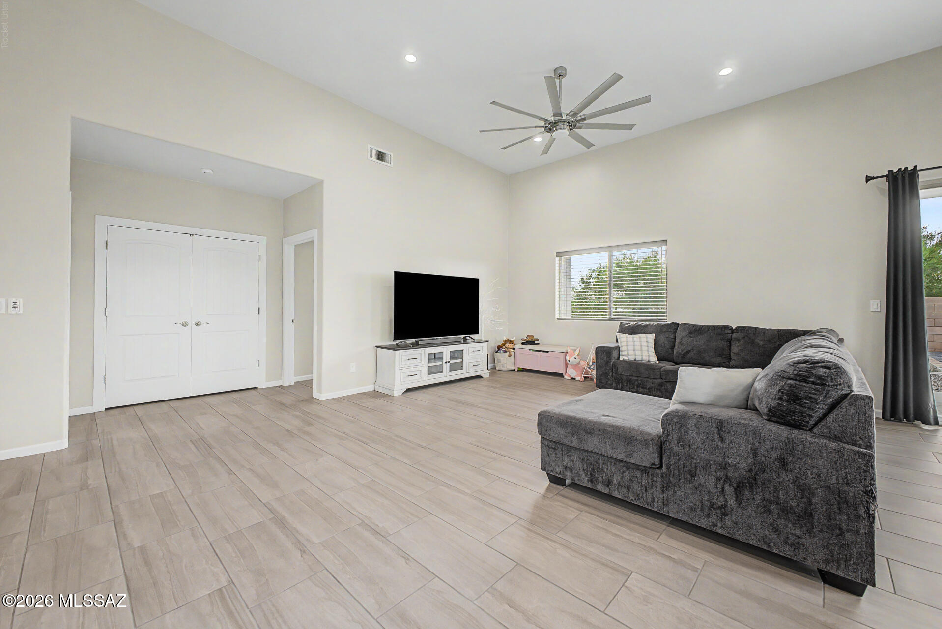 New Tucson Unit NO. 4 (1-203) - Residential Lease