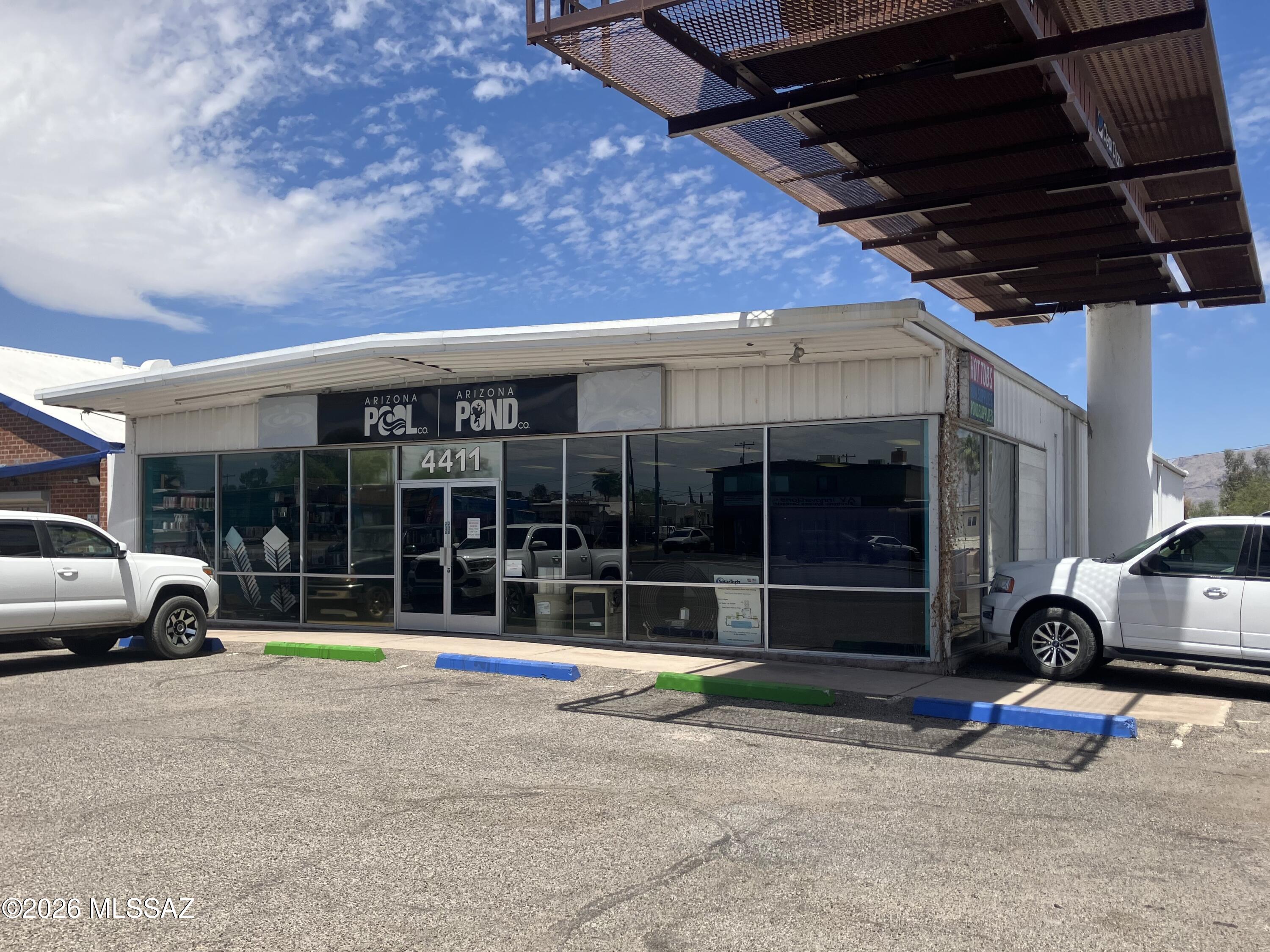 Prime retail location on Speedway Blvd. with excellent visibility! Located on Speedway Blvd just west of Swan. Spacious, open floor plan; approximately half as showroom and half as back-room storage. Entire building air conditioned. Small fenced yard with double gate in rear; partially covered. Adjacent lot in rear may also be leased if desired.