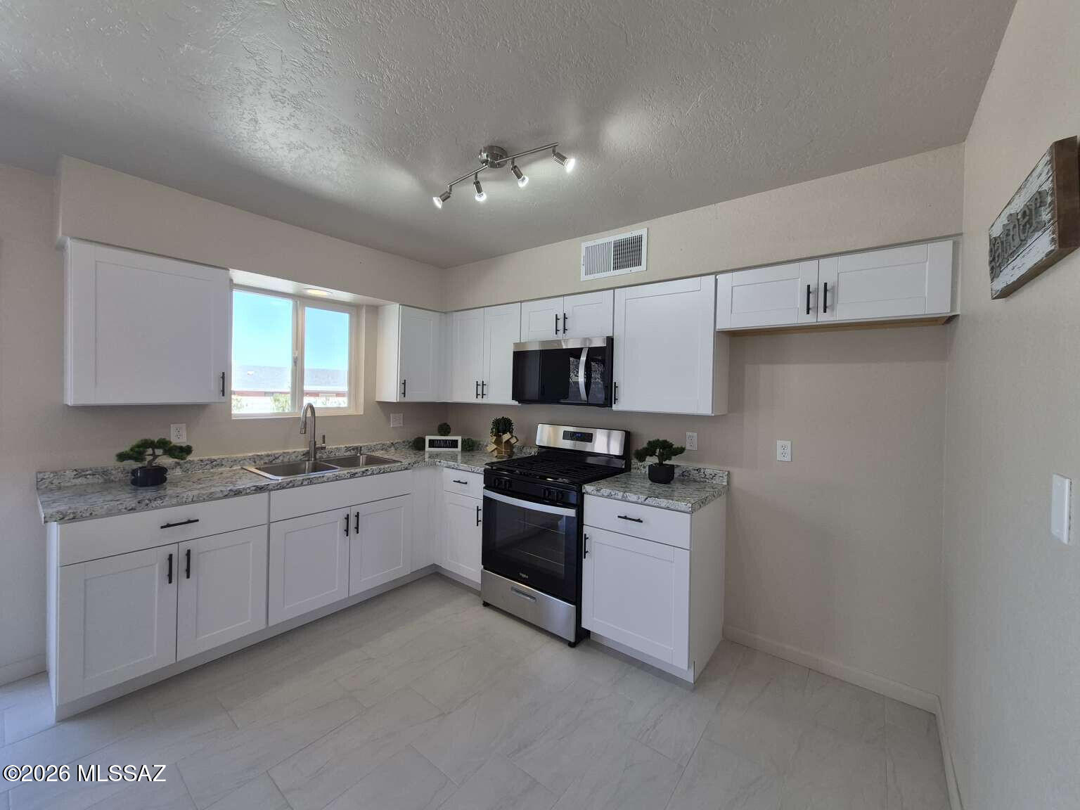 Rio Rico Villas 13 - Residential