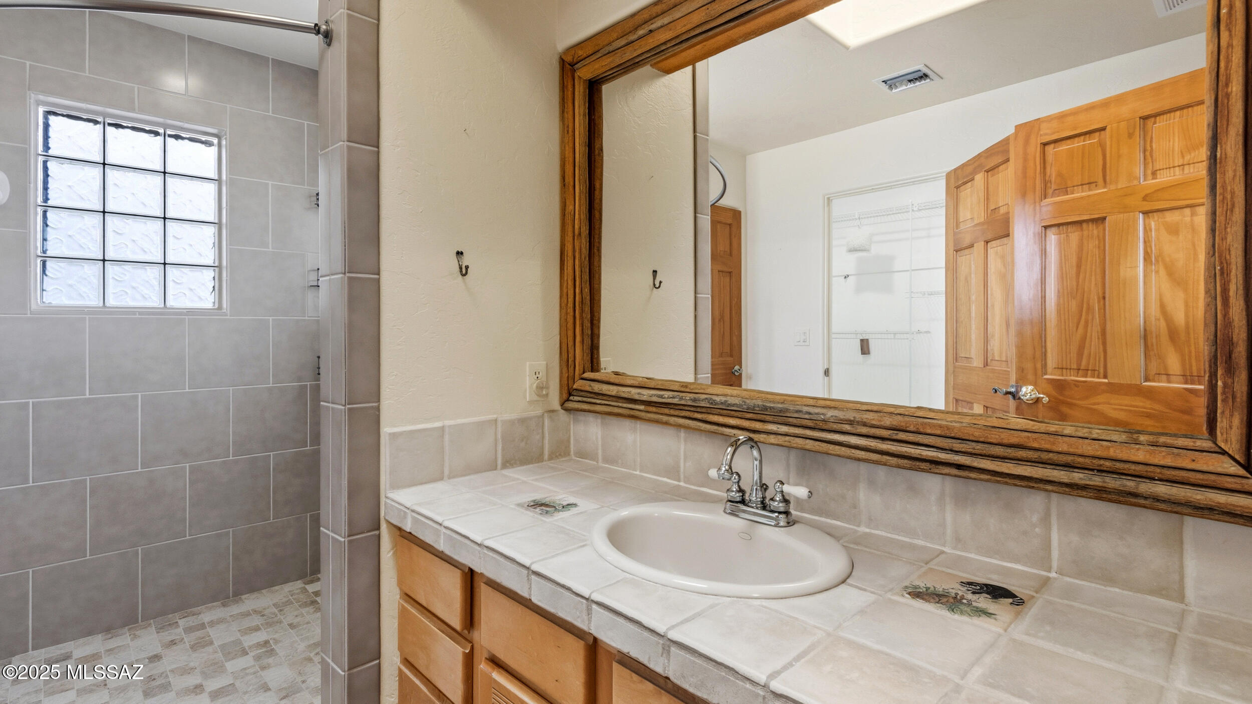 New Tucson Unit NO. 4 (1-203) - Residential