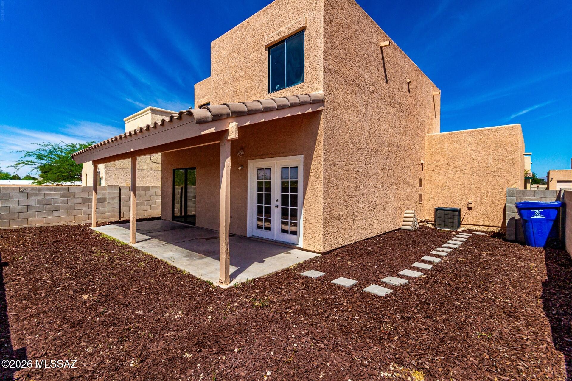 Las Montanas (1-56) - Residential