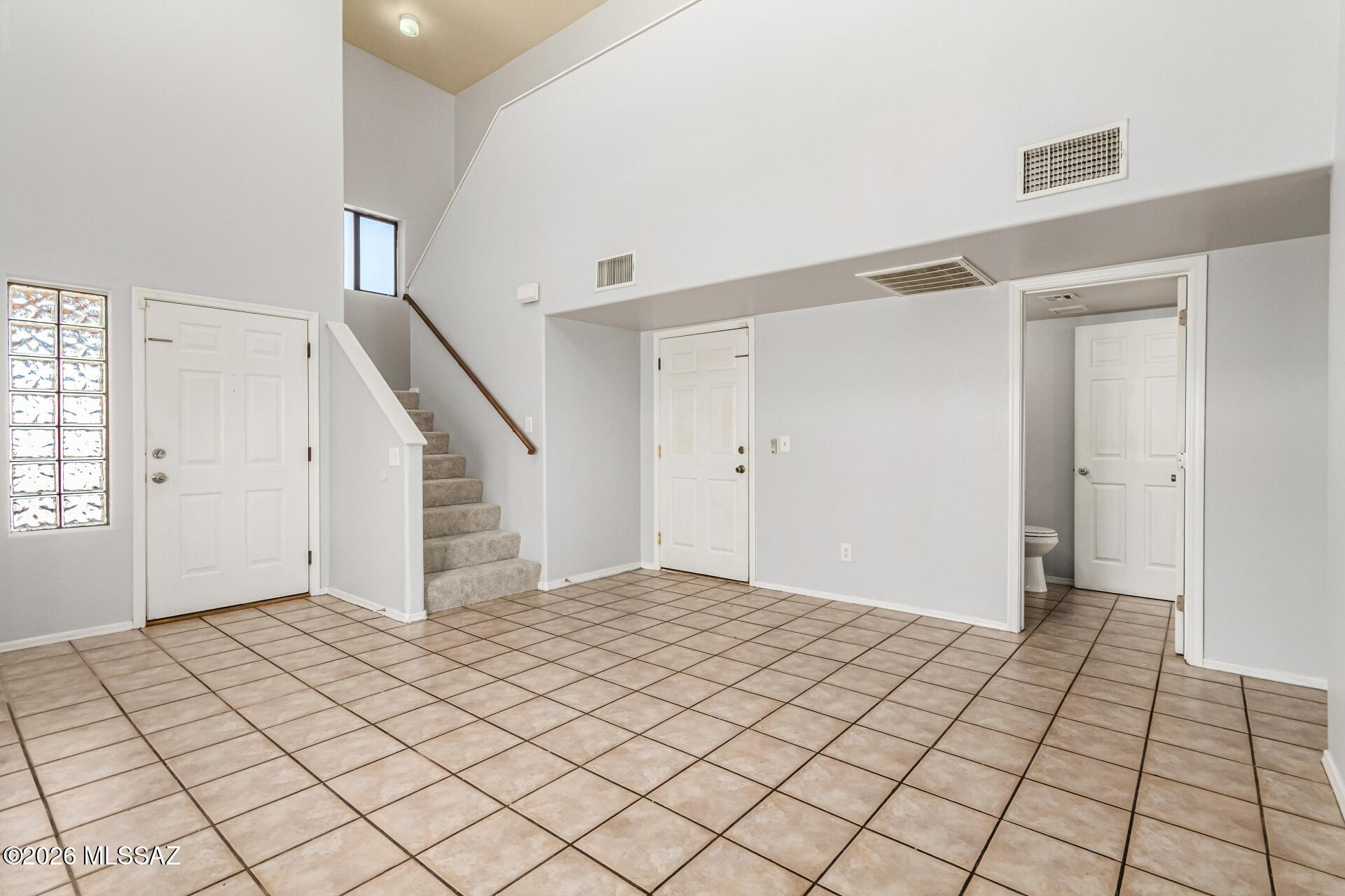 Las Montanas (1-56) - Residential