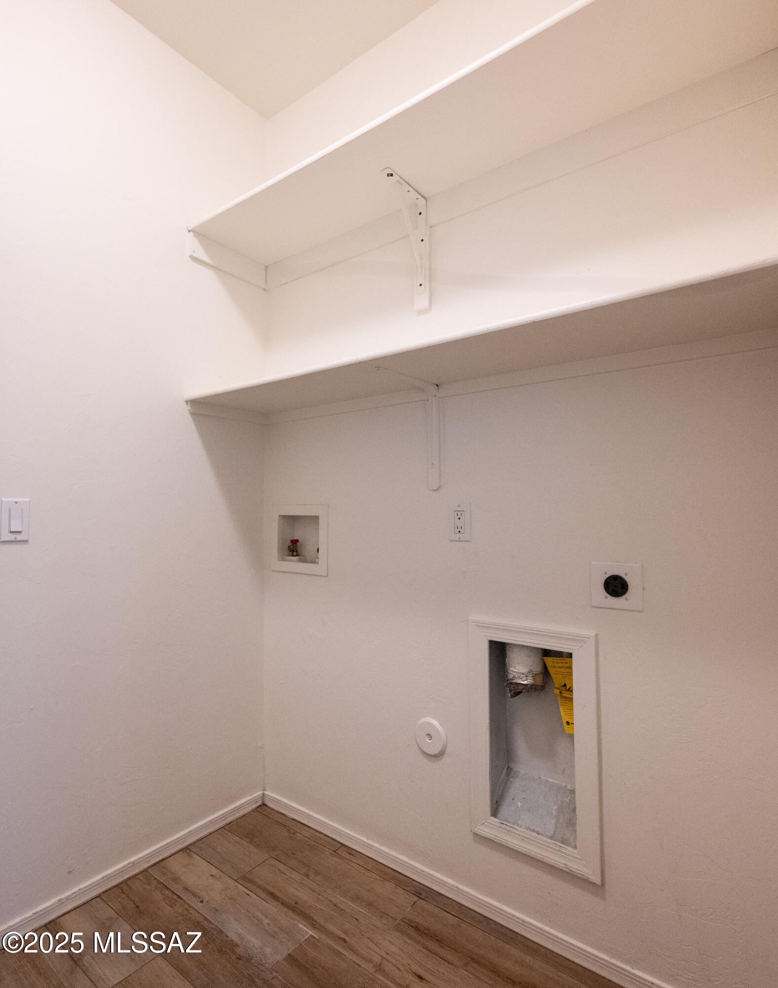 Presidio De La Luna (1-89) - Residential Lease