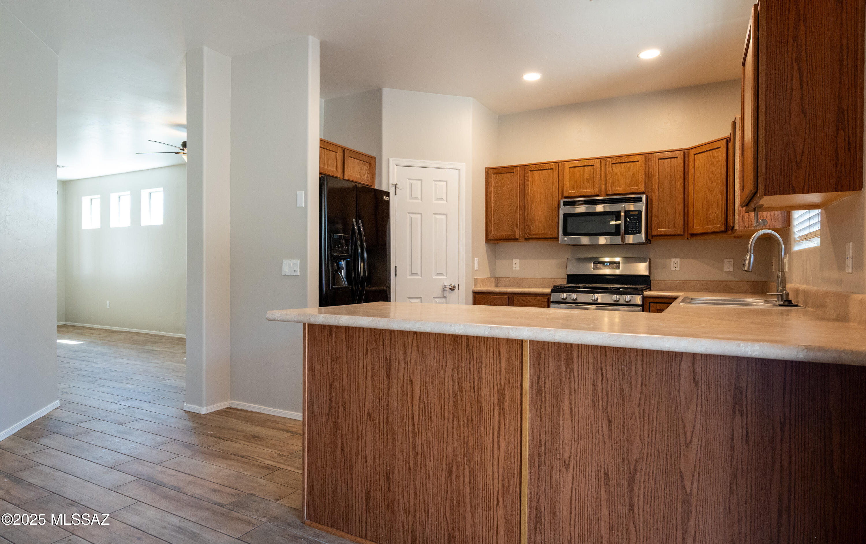Presidio De La Luna (1-89) - Residential Lease