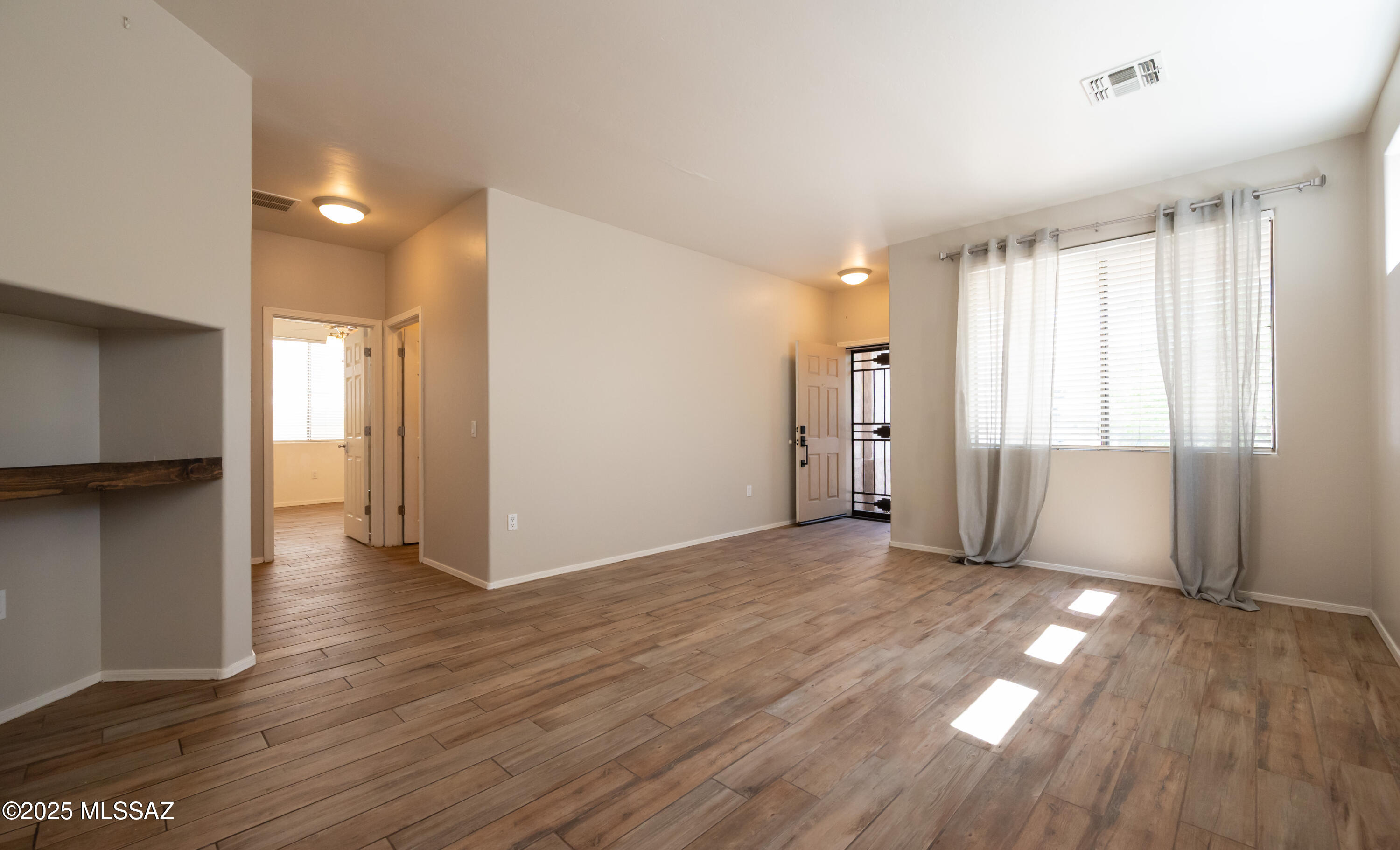 Presidio De La Luna (1-89) - Residential Lease