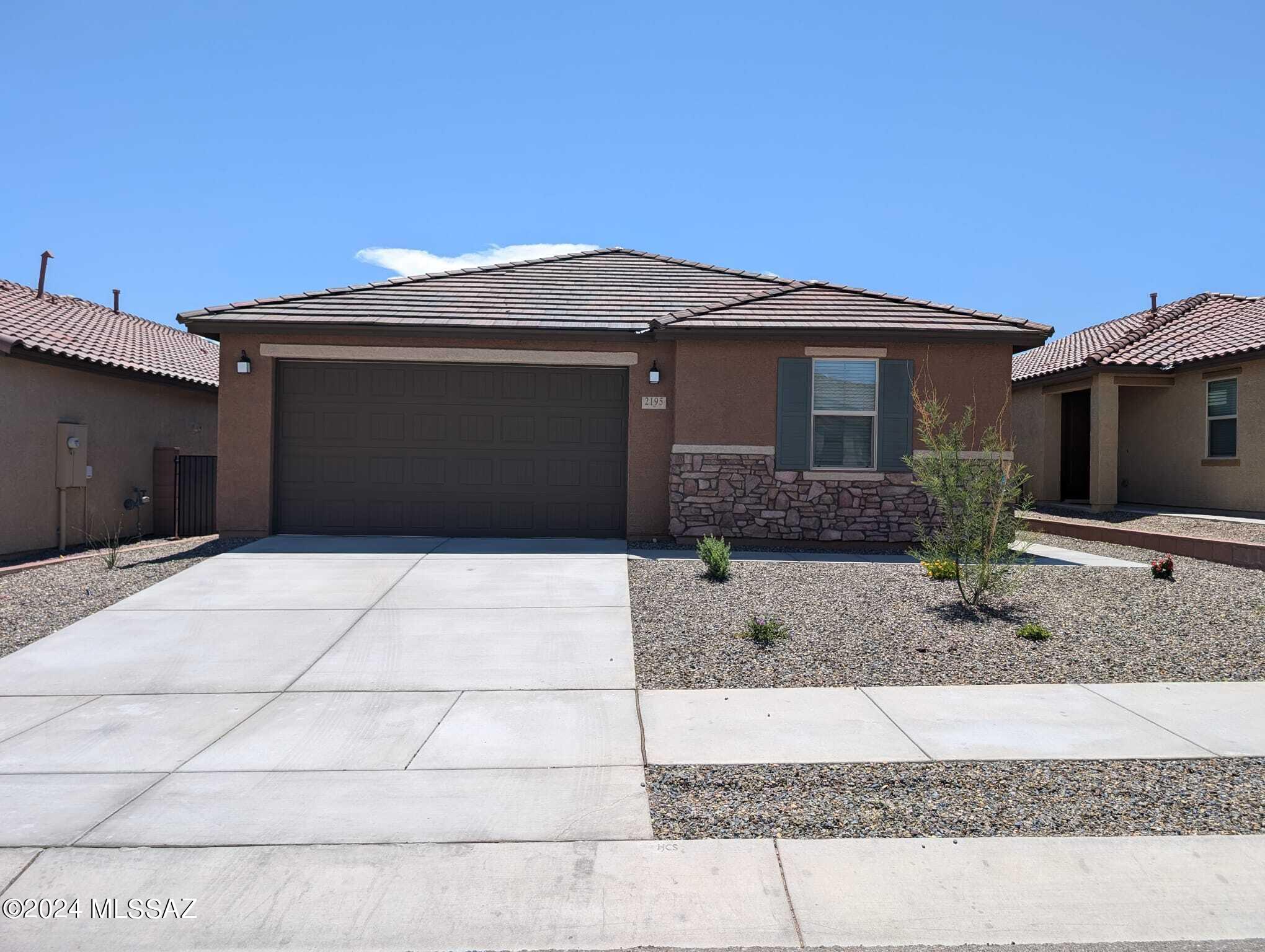 Explore this charming property located in the desirable Vista del Ore complex. Featuring 3 spacious bedrooms plus a versatile extra room that can serve as a den, office, or an additional 4th bedroom, this home offers flexibility and comfort. With two full bathrooms and a prime location, you'll enjoy both convenience and breathtaking mountain views. Situated in an excellent neighborhood, this home is perfect for those seeking both tranquility and accessibility. Don't miss the opportunity to rent this property.