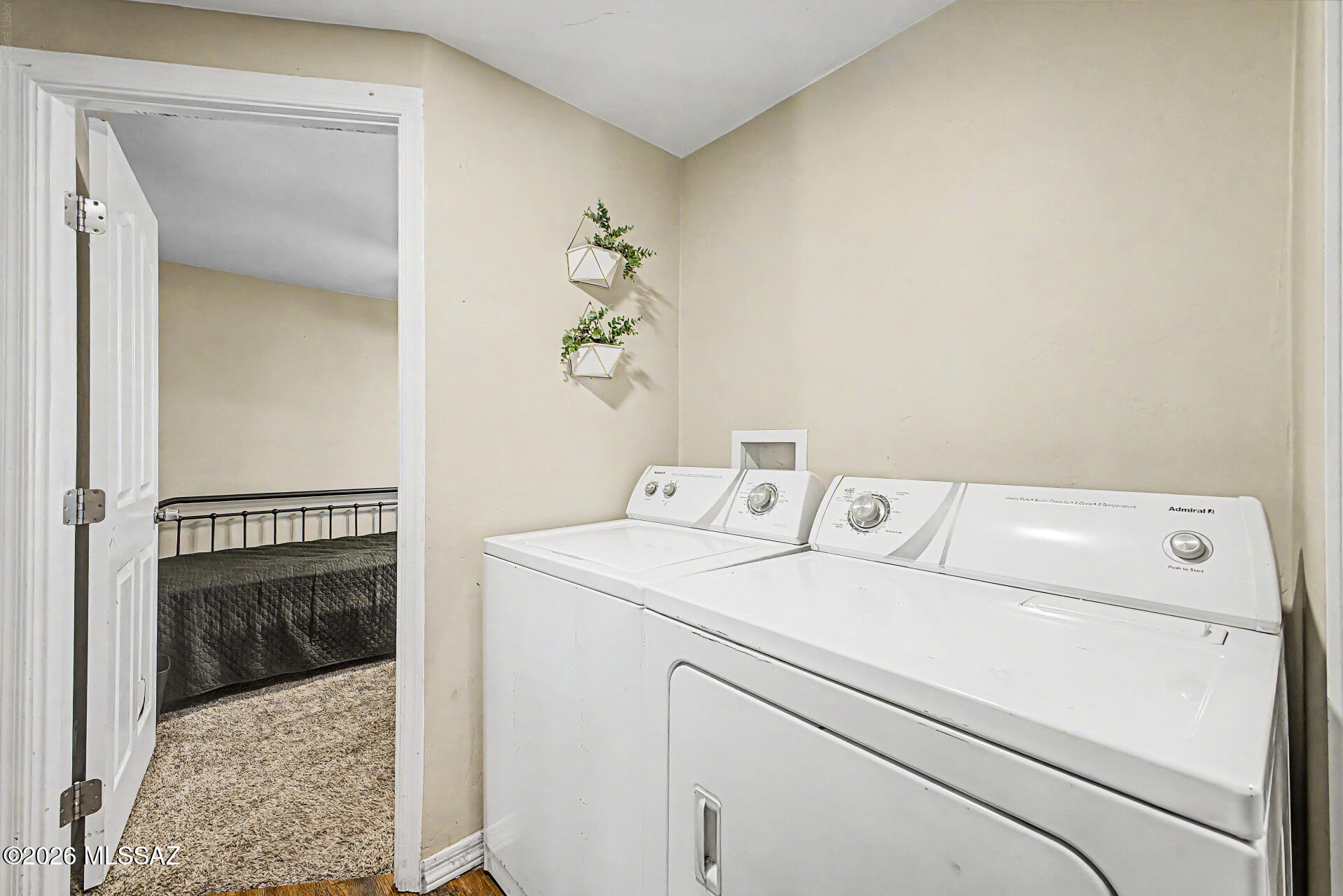 Milton Manor(1-24) - Residential