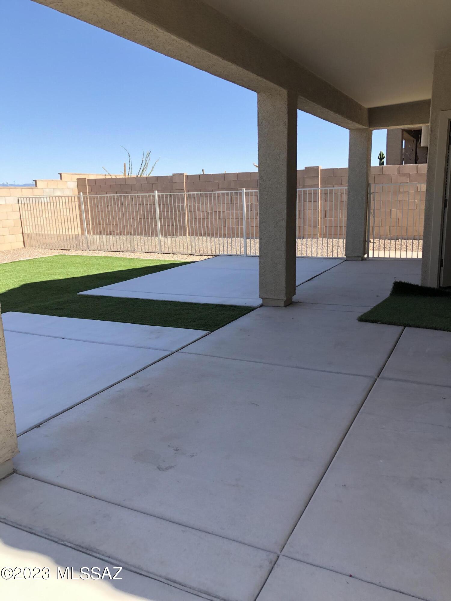 Vista Del Lago Norte SQ20140780198 - Residential Lease