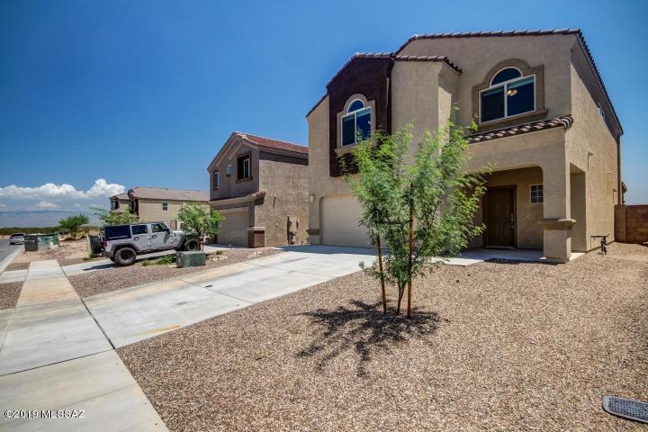 Beautiful 2018 4bdr/3ba home in Vail! Gorgeous bright/open kitchen w/granite counters.  stainless steel appliances, breakfast bar and pantry.
Awesome backyard for relaxing or entertaining features stunning mountain views, extended covered patio and fire pit. This home is a MUST SEE!
Tenant occupied until 07/31/2026
**PETS CONTINGENT ON OWNER APPROVAL