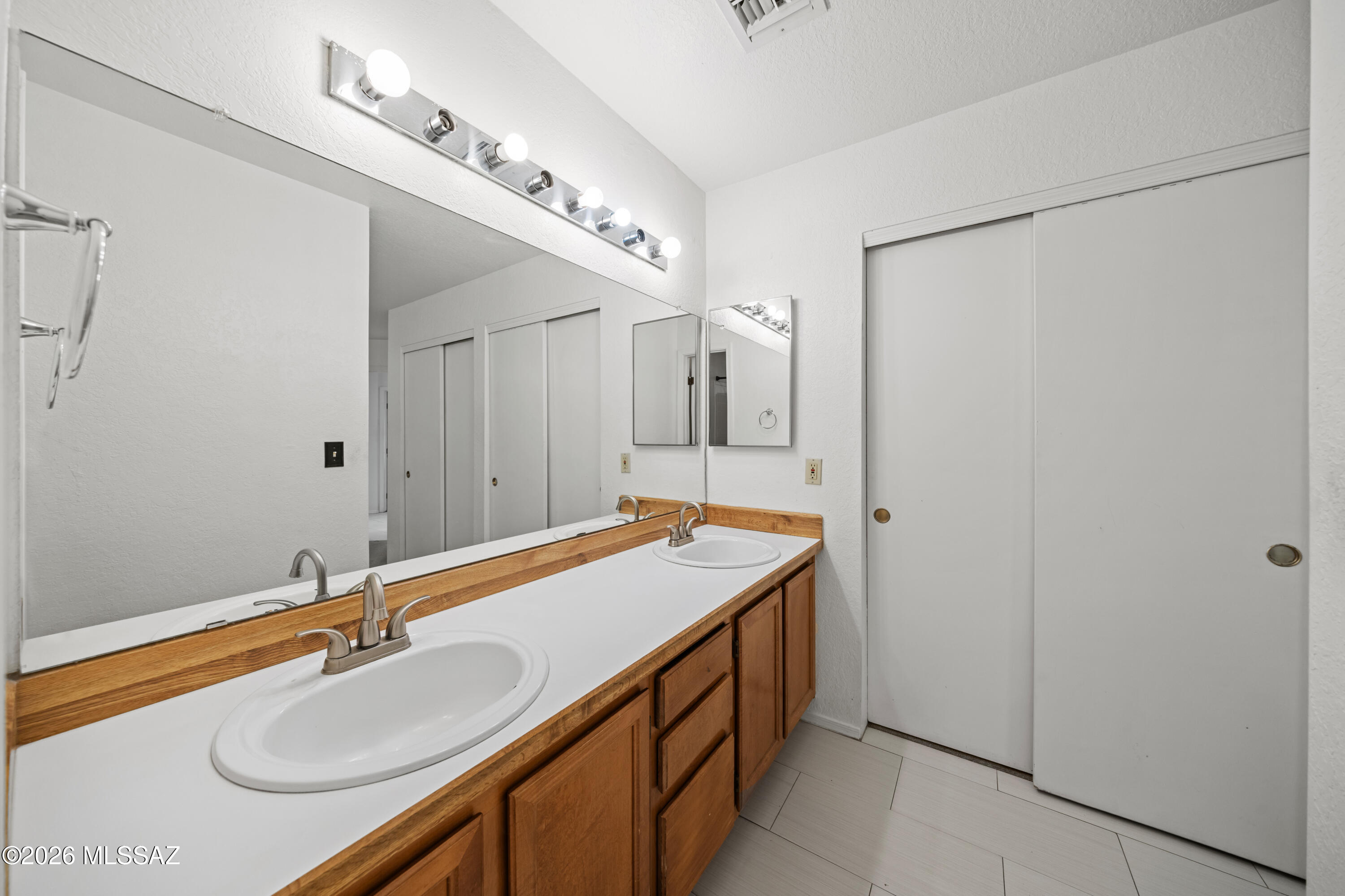 Country Highlands (1-180) - Residential