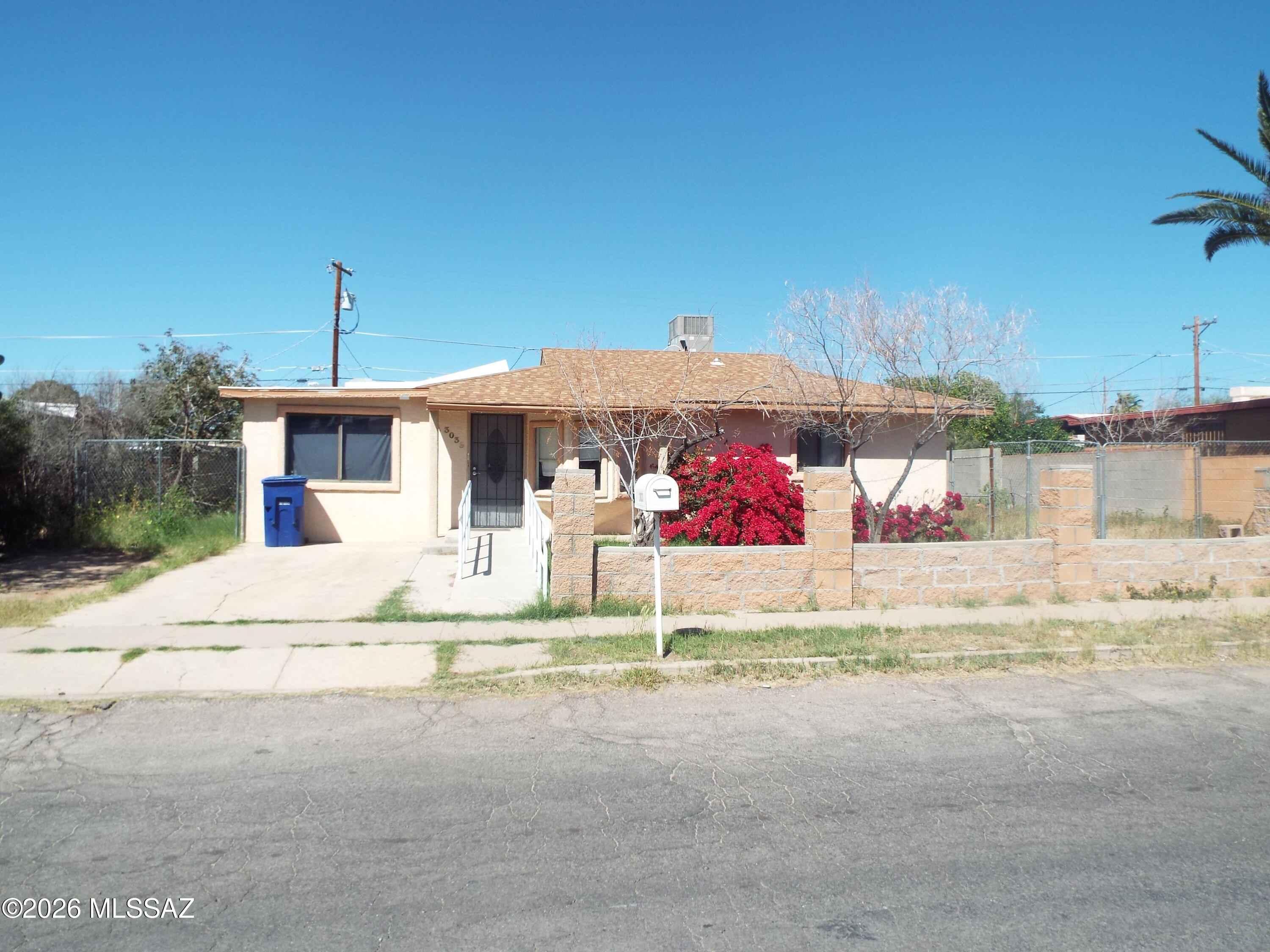 Charming bungalow in south-central Tucson near Ajoway and Country Club Rd. Conveniently situated with close proximity to shopping, dining, a movie theater, Costco, and Walmart. Just a few miles from Downtown Tucson and the University of Arizona.
This home offers a great opportunity for investors offering strong rental potential. Located near TEP Park providing ample outdoor space and recreation. Don't miss your opportunity to see this property before it's gone.