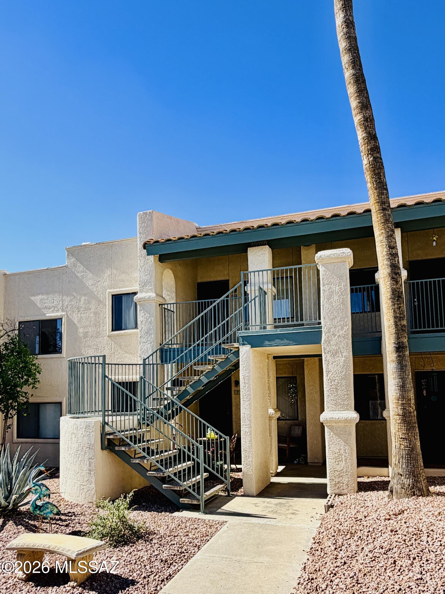 Located close to DM, shopping, restaurants, bus line and just about everything else! This charming upstairs 1BR/1BA condo offers gorgeous mountain & sunset views. Upstairs unit for added privacy. Oak cabinets, large walk-in closet, balcony with closing gate, 2 community pools, spas & BBQ. Lighted covered parking. All appliances includes W/D.