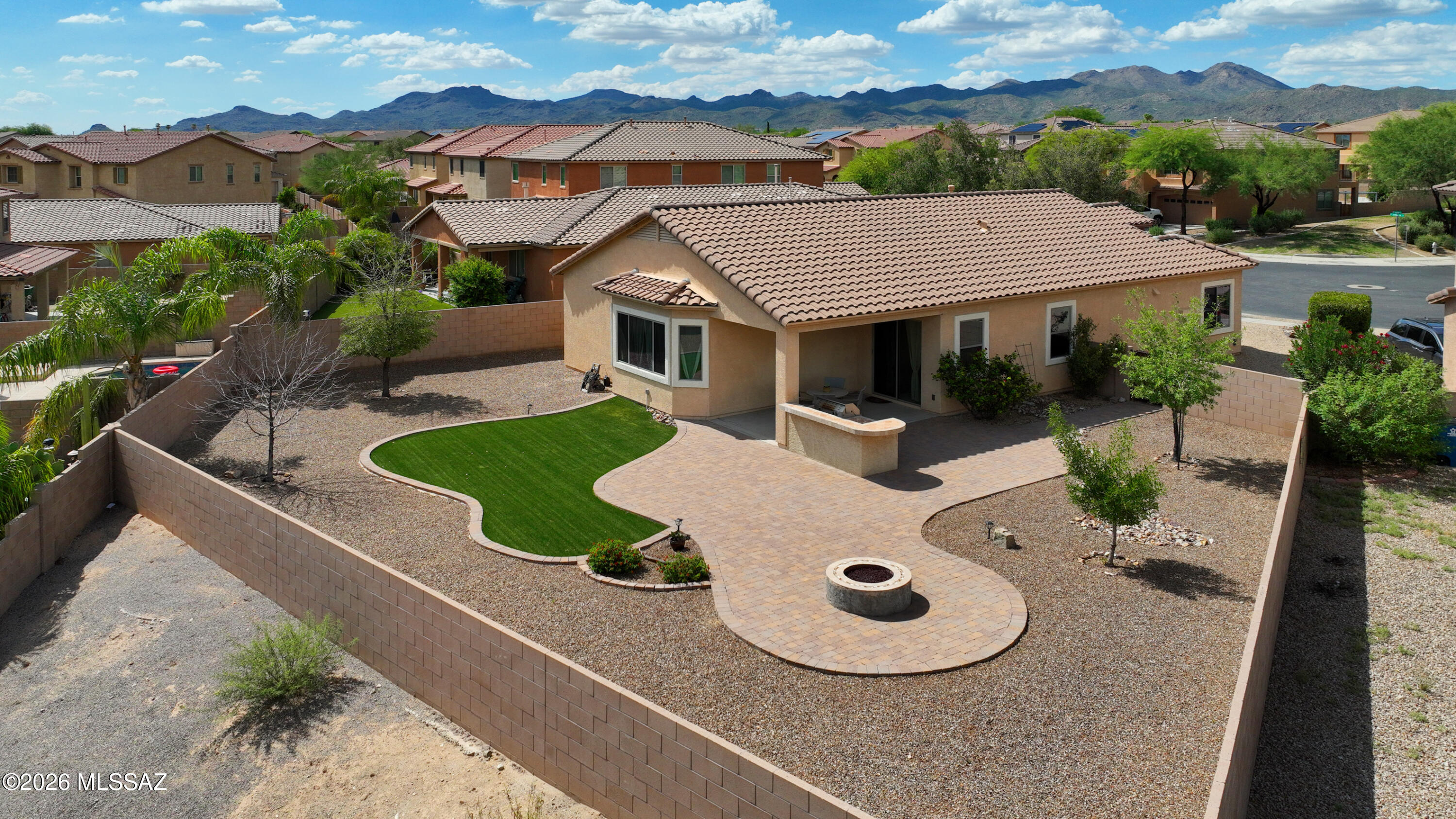 Rancho Vistoso NGHB 10 PCLS S,U & V - Residential