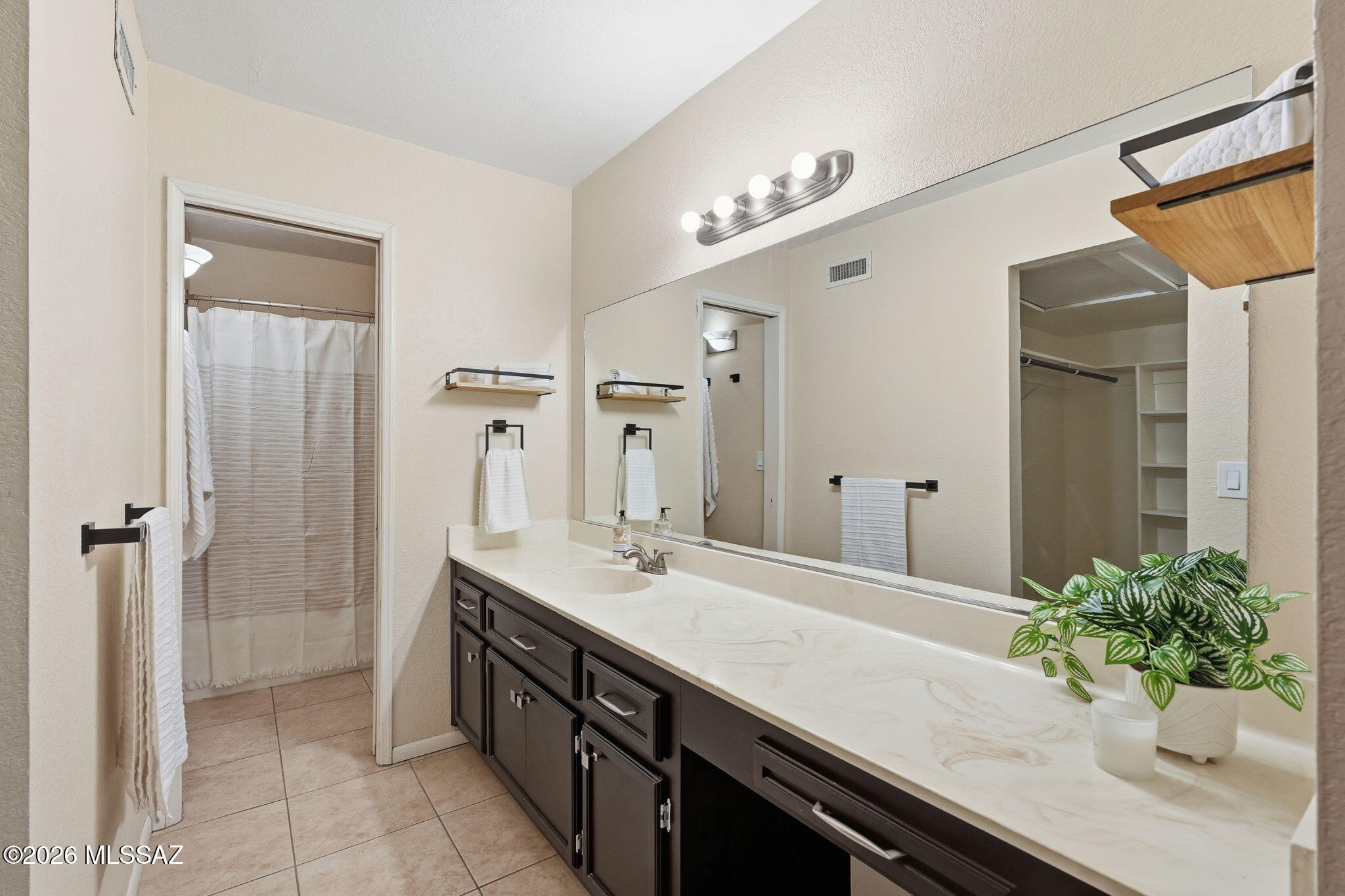 Las Casas Bellas Condo(54-112),(Bk1) - Residential