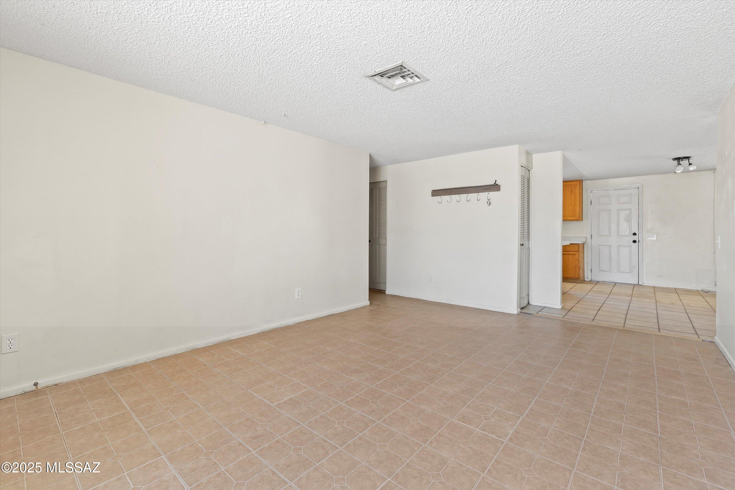 Casas Del Oeste (233-280) - Residential
