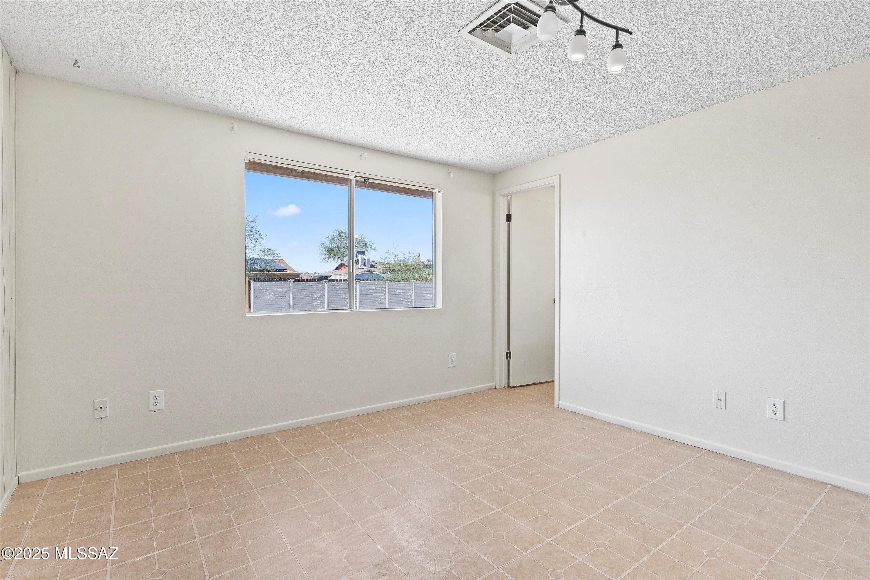 Casas Del Oeste (233-280) - Residential
