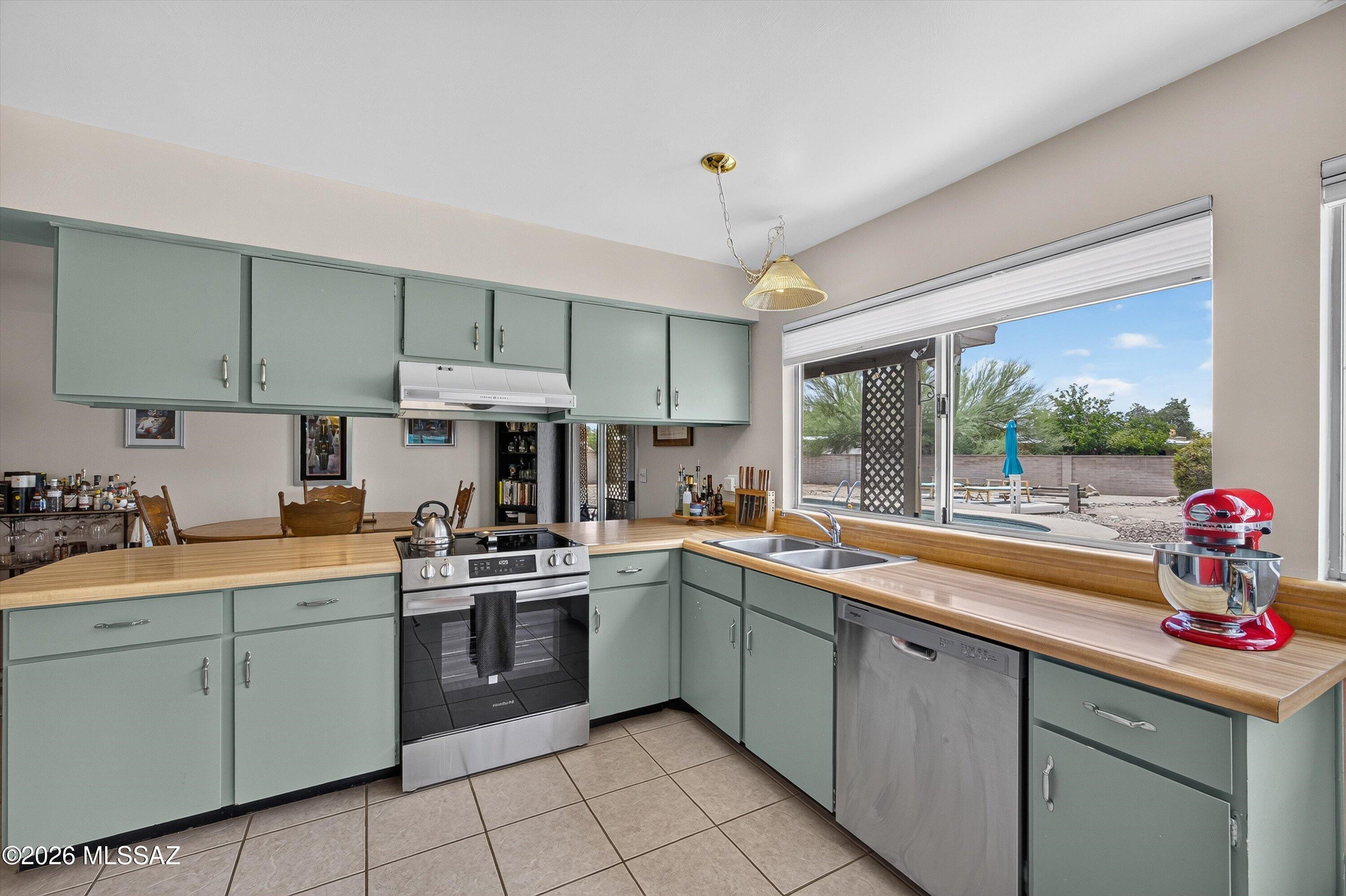 Broadway East (1-112) - Residential