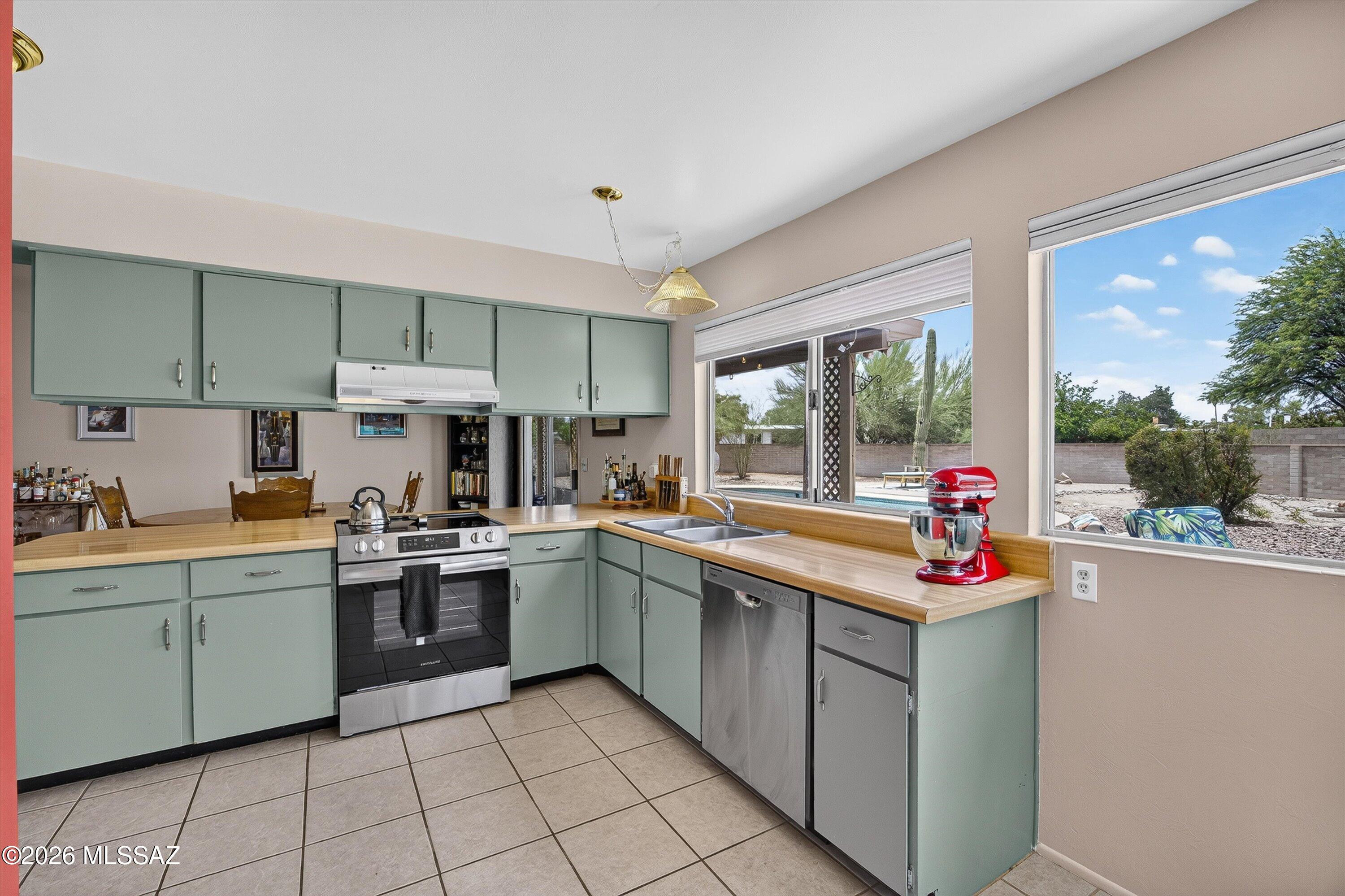 Broadway East (1-112) - Residential