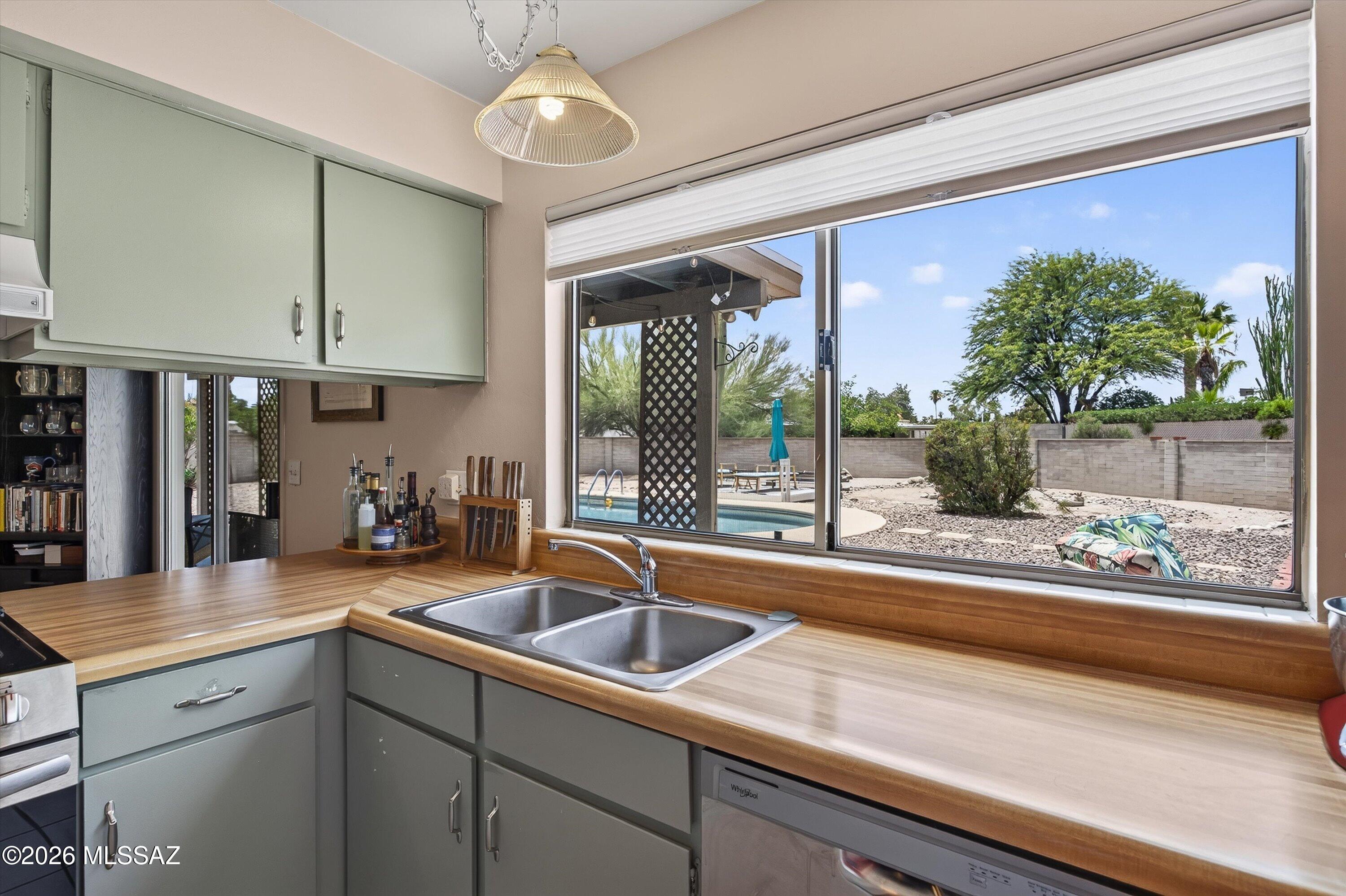 Broadway East (1-112) - Residential