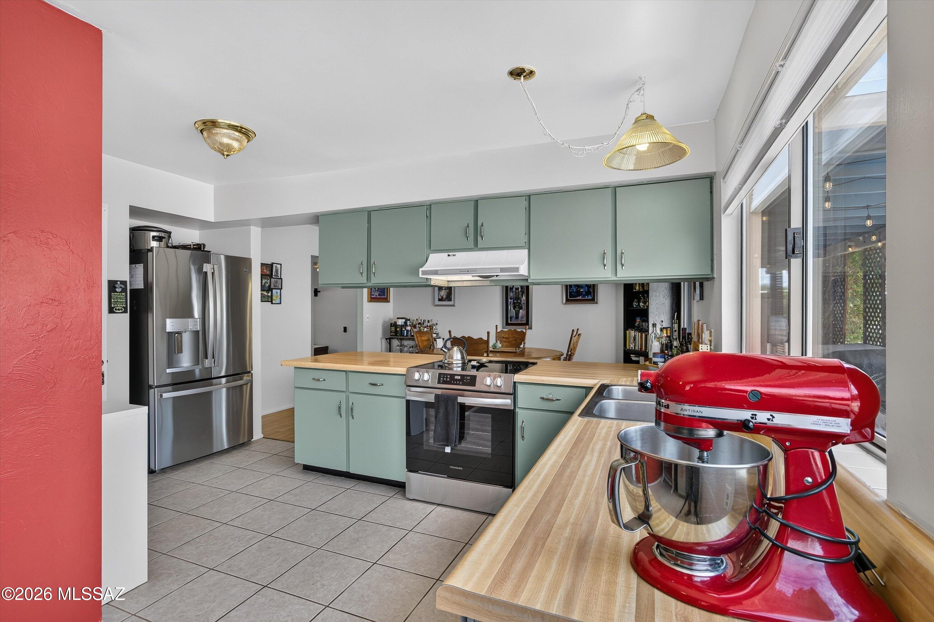 Broadway East (1-112) - Residential