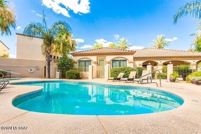 ALL NEW CARPETS. Sought after community with direct access to THE LOOP and only an stone throw away from St Phillips Plaza with all its ammenities. Community is GATED and features resort style amenities including 2 Sparkling Pools, 2 Spas, Fitness Room, Covered Parking, Private Access to River Walk for extensive Jogging/ Skating/ Biking. Rio Del Sol is FHA approved. This updated unit is in great condition and features a HUGE CLOSED IN ARIZONA ROOM. BEST PRICE IN COMMUNITY.