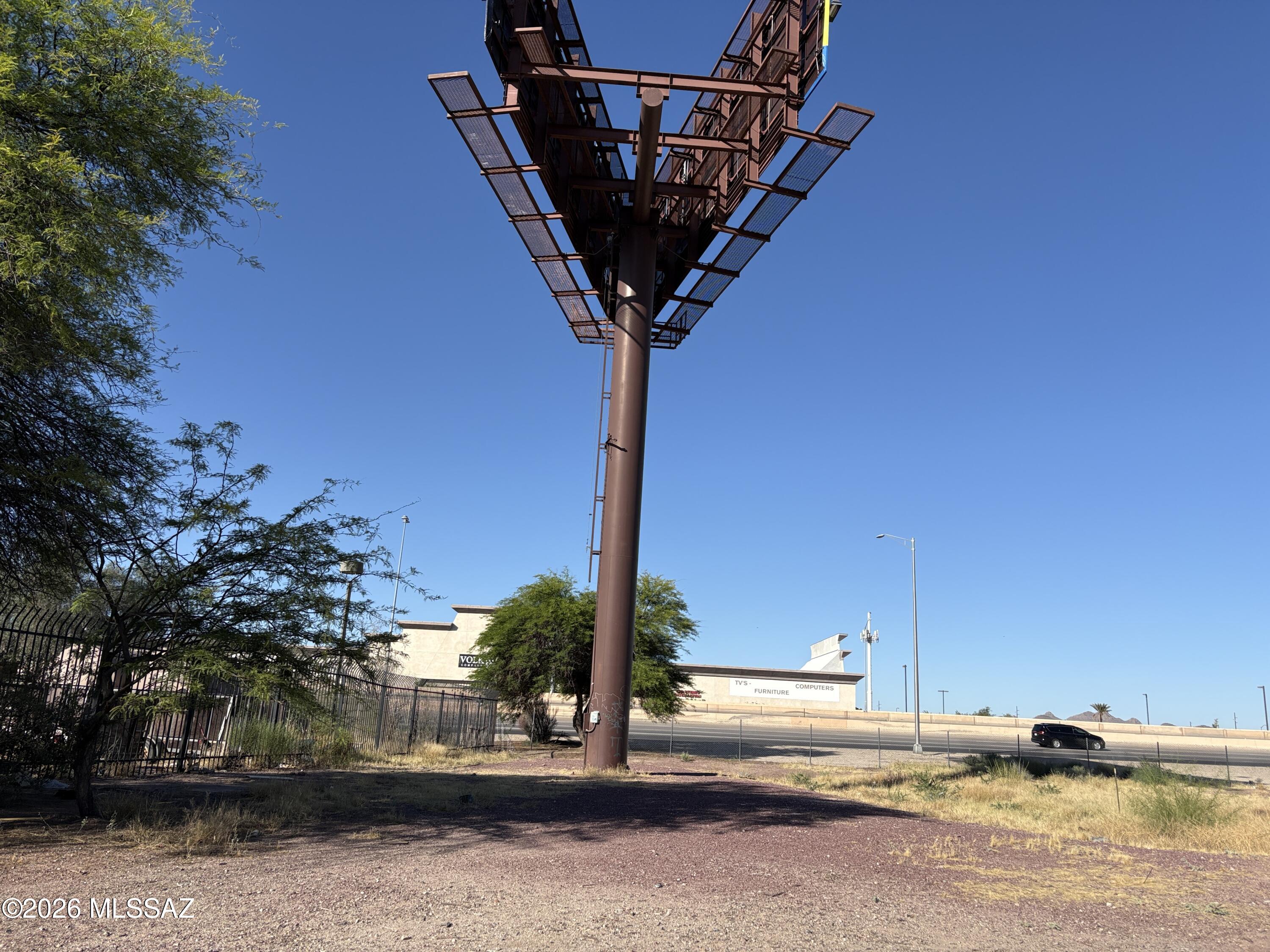 Small lot, existing perpetual (Billboard) easement.
