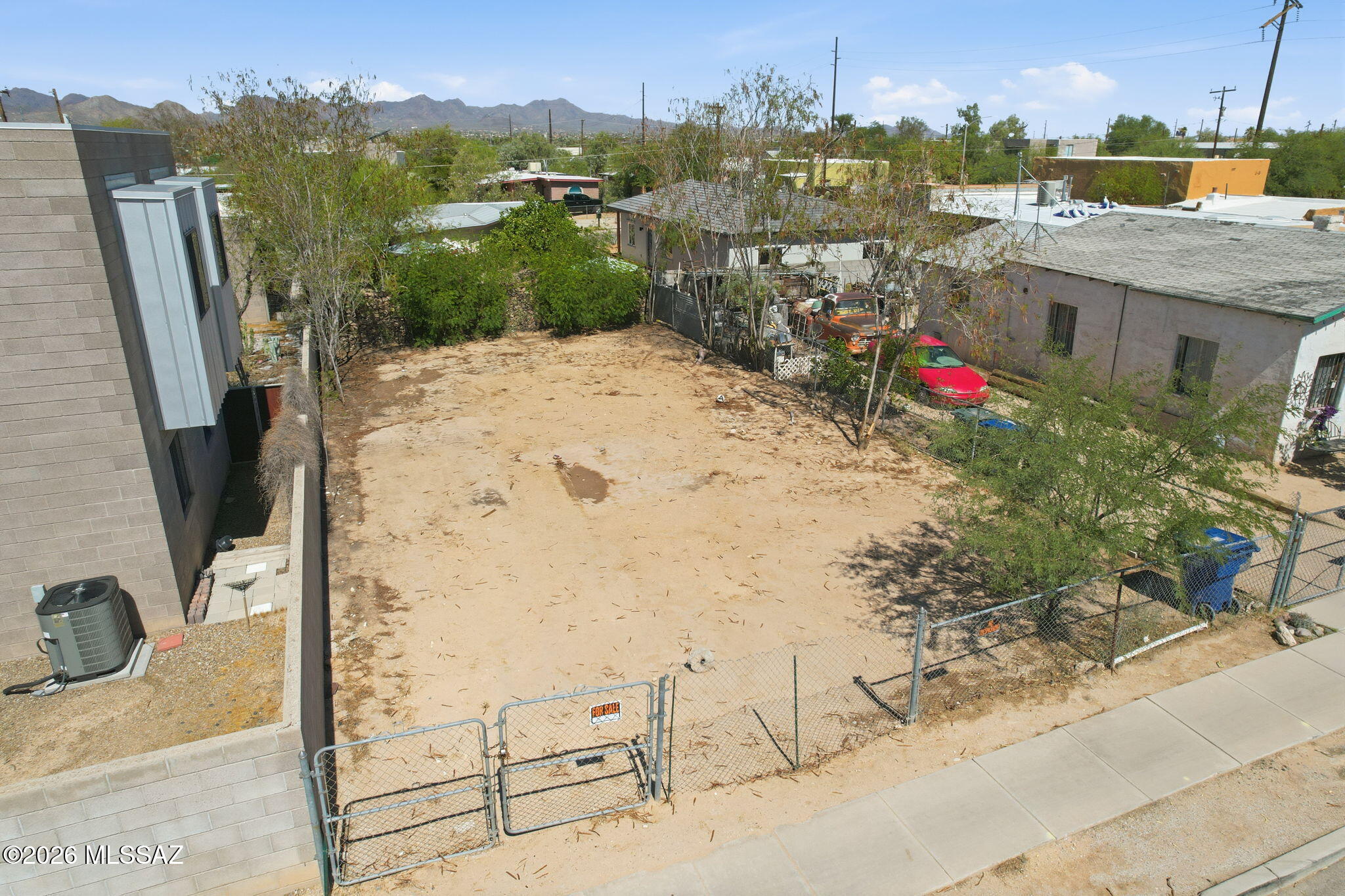 Vacant Lot in a prime location! Located on Acuna St. Close to I-10, Downtown, and the UofA. Don't miss your opportunity to own one of the only vacant lots in the area. Up and coming area surrounded by new development. Don't let this .07 lot fool you! It might be small but it is packed with opportunity. All utilities are at the lot line. Take a look today!