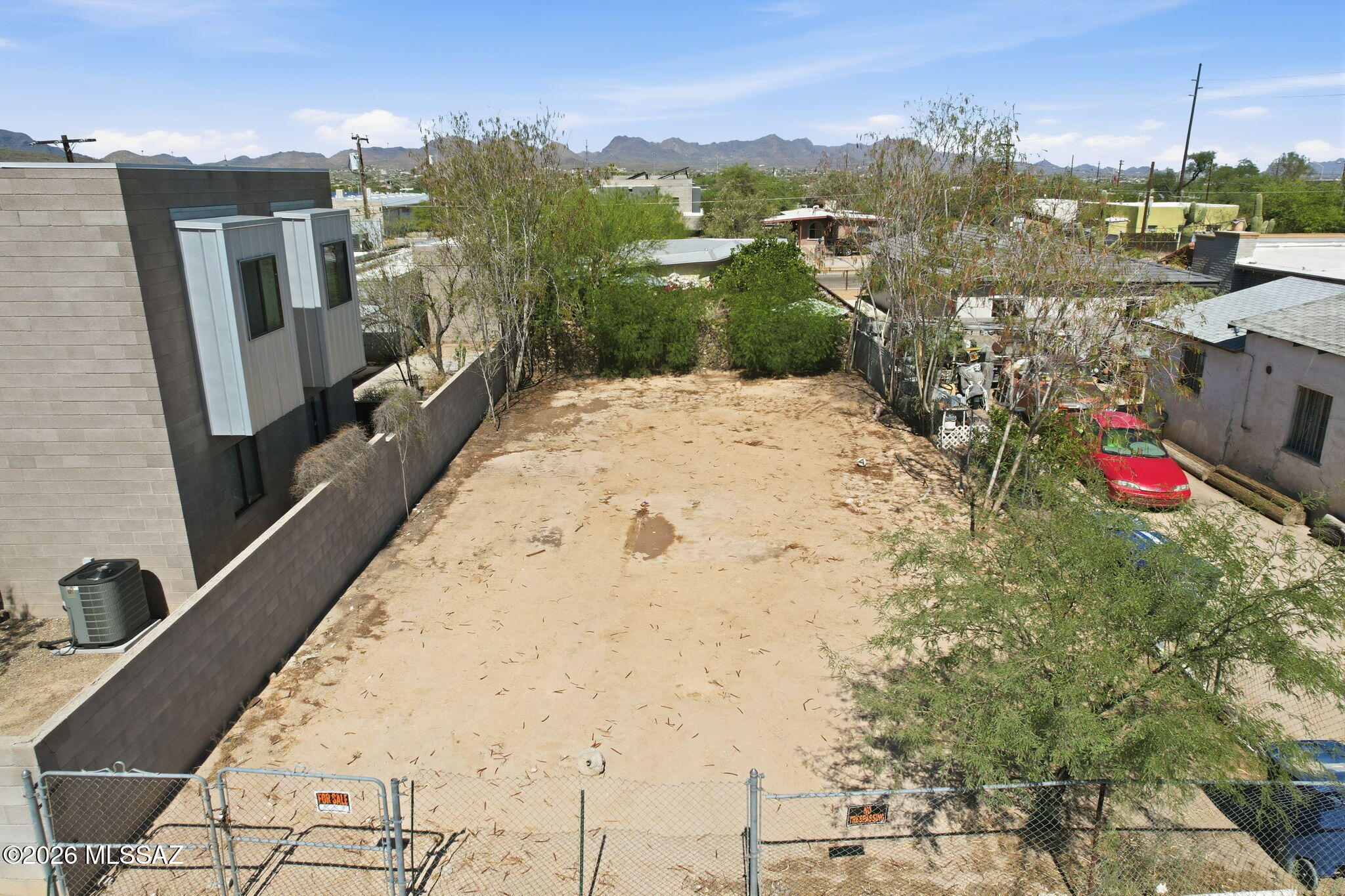 Vacant Lot in a prime location! Located on Acuna St. Close to I-10, Downtown, and the UofA. Don't miss your opportunity to own one of the only vacant lots in the area. Up and coming area surrounded by new development. Don't let this .07 lot fool you! It might be small but it is packed with opportunity. All utilities are at the lot line. Take a look today!