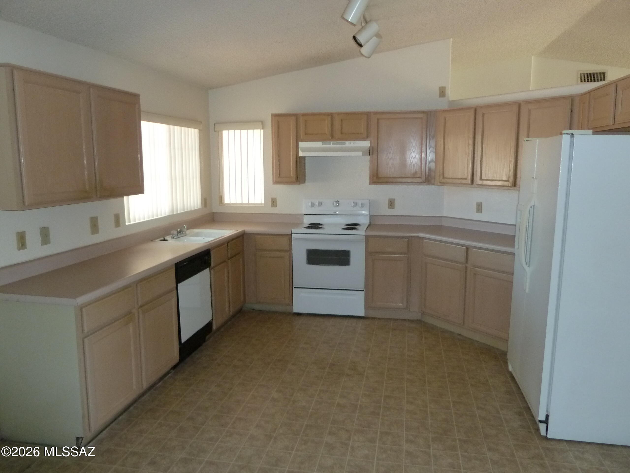 Rancho Antigua (1-534) - Residential Lease