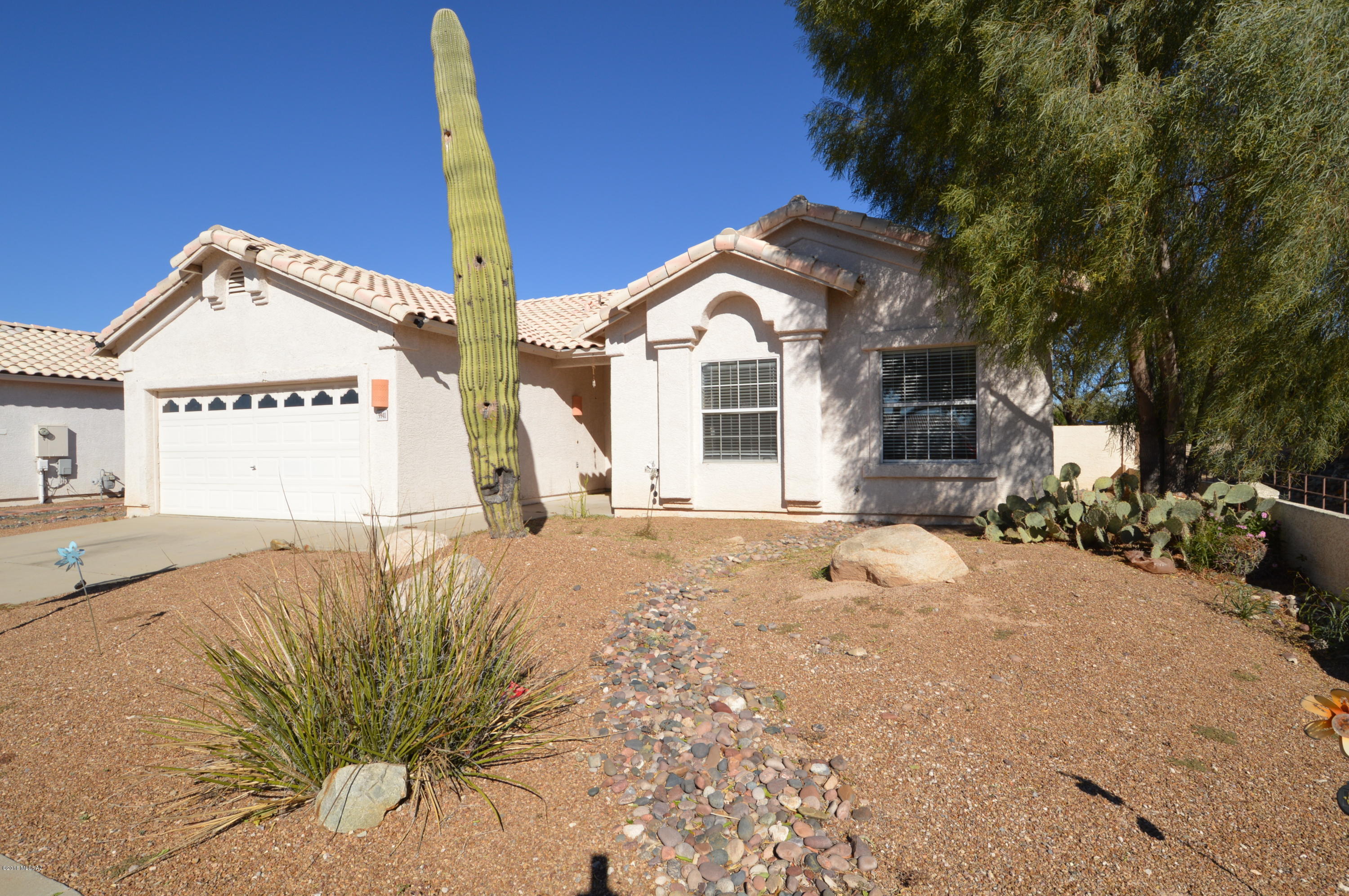 Remarkable 3-bedroom home in the Vail school district! Nestled in Rita Ranch, this home has great curb appeal! Huge great room/kitchen serves as common area for the home! Spacious rooms for plenty of personal space! Don't miss out on this wonderful home! CALL TODAY!
