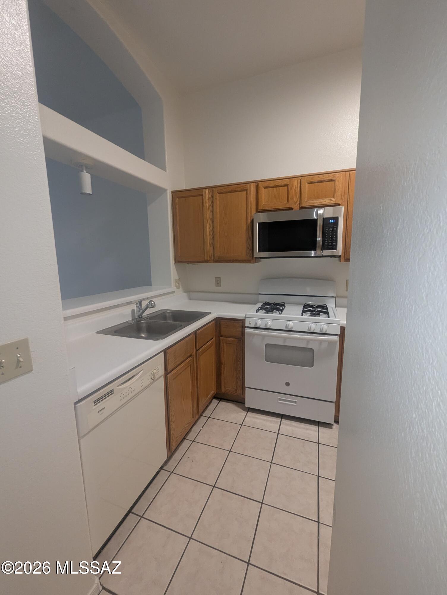 Elliott Homes At Rita Ranch (1-521) - Residential Lease