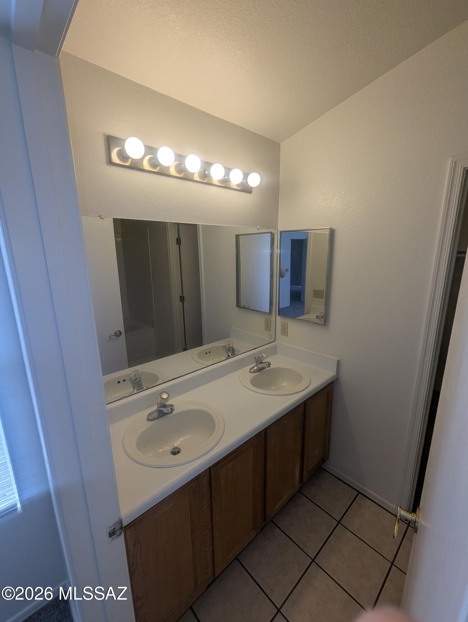 Elliott Homes At Rita Ranch (1-521) - Residential Lease