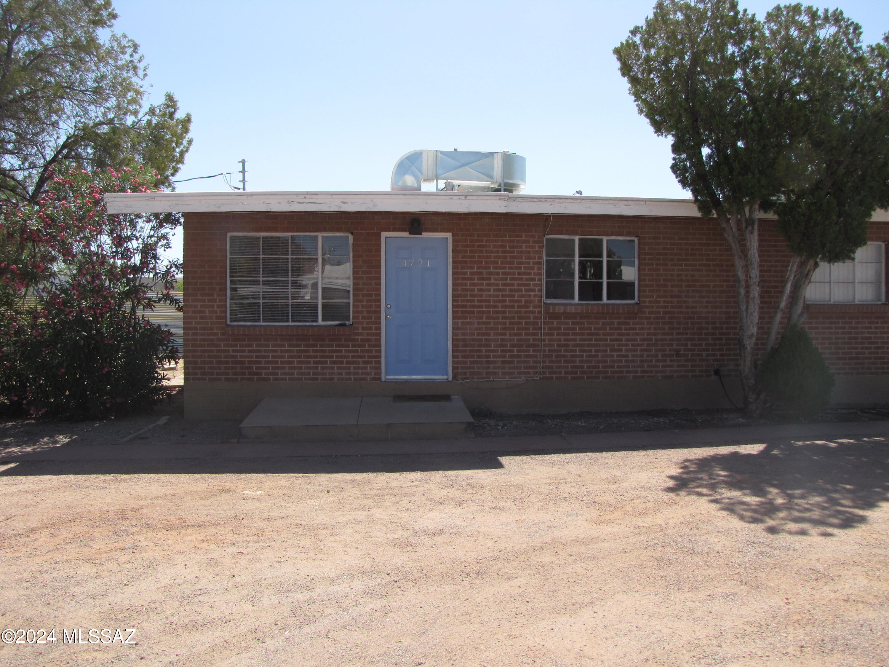 . Very clean 1 bedroom, 1 bath.  Near Speedway and Swan.  All appliances including washer and dryer.  Off street parking.  Central AC